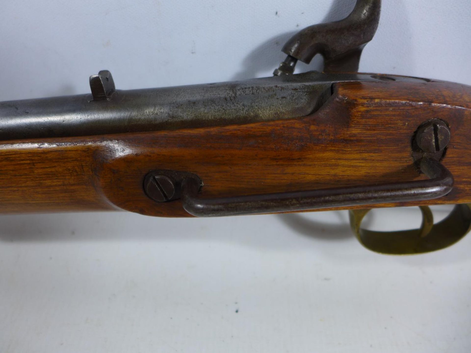 A PERCUSSION CAP TWO BAND CARBINE MUSKET, 56CM BARREL, LENGTH 96CM - Bild 5 aus 8