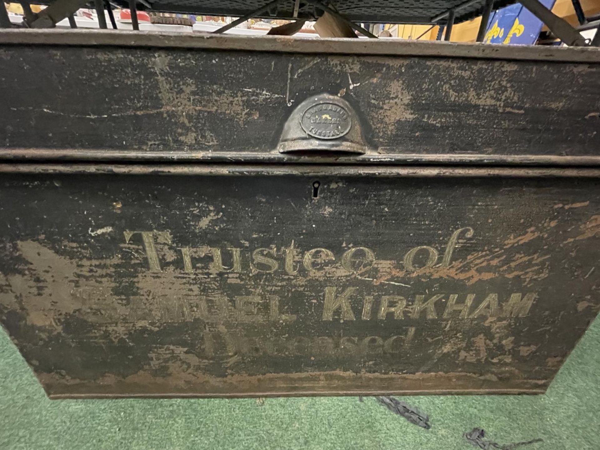 A LARGE METAL DEED BOX MADE IN TUNSTALL LABELLED TRUSTEE OF SAMUEL KIRKHAM DECEASED - Bild 2 aus 4