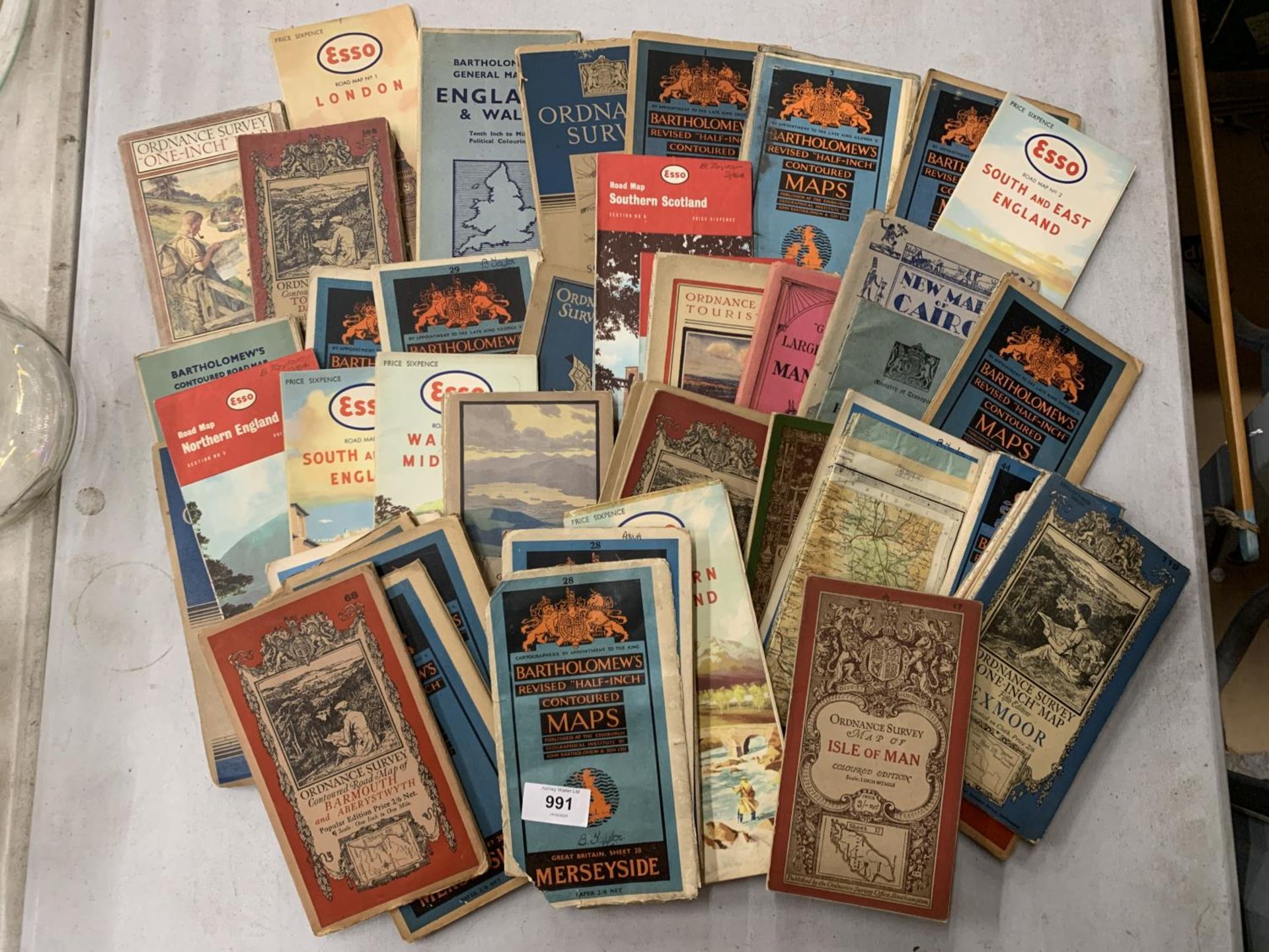 A COLLECTION OF VINTAGE ROAD MAPS TO INCLUDE ORDNANCE SURVEY AND BARTHOLOMEW'S