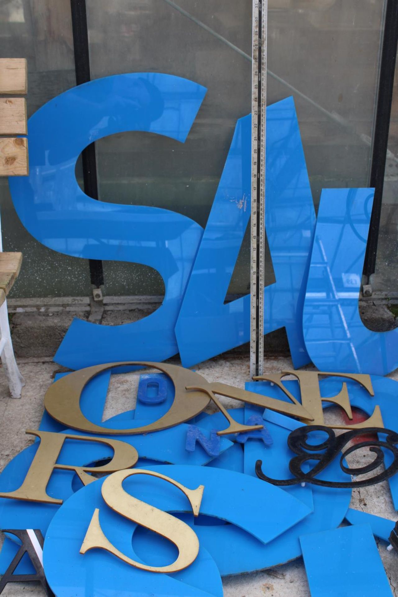 A LARGE ASSORTMENT OF VARIOUS SIZED PERSPEX SIGN MAKING LETTERS - Image 2 of 3