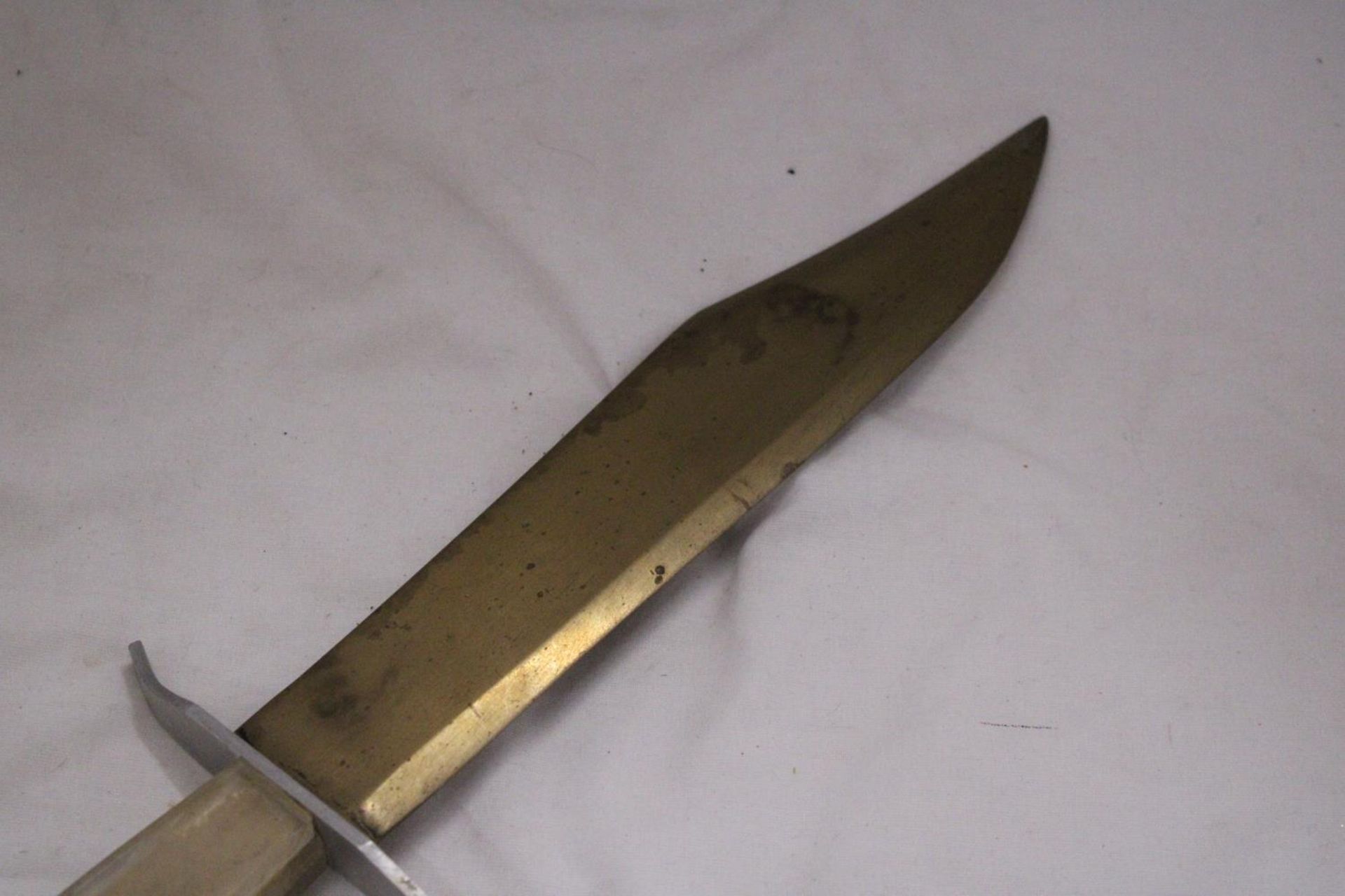 A BOWIE KNIFE, LENGTH 39CM - Image 3 of 5