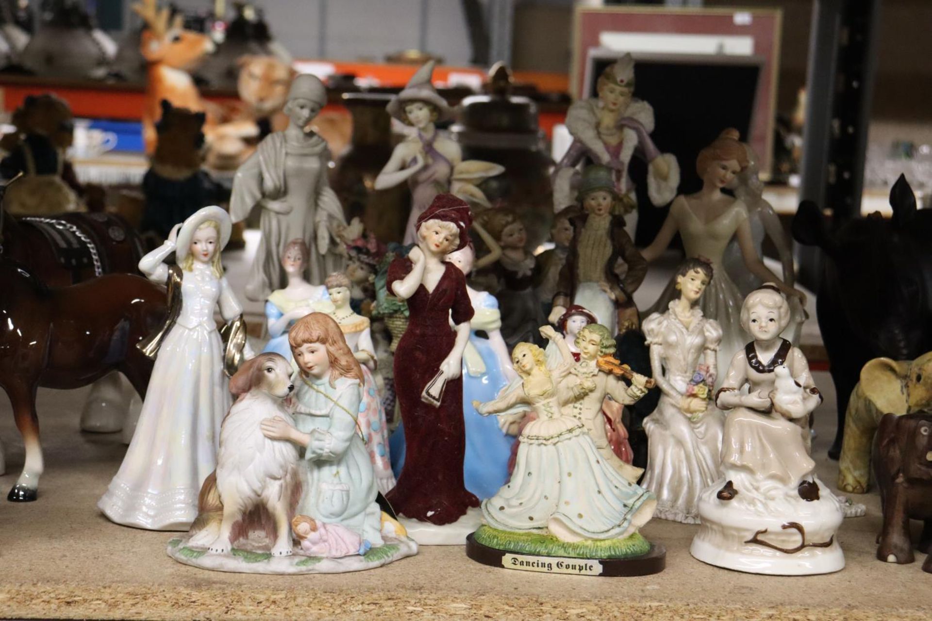 A LARGE COLLECTION OF APPROX 19 LADY FIGURINES