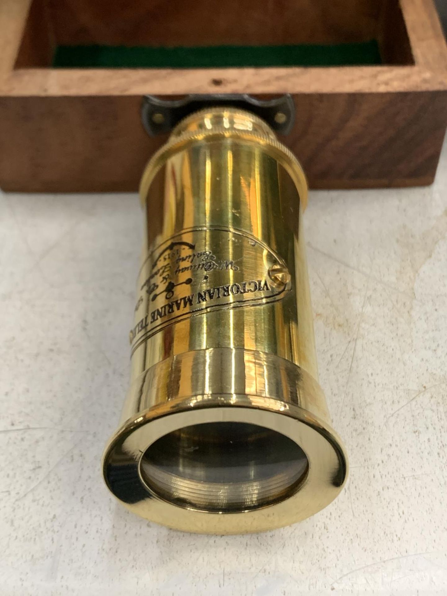 A BOXED BRASS VICTORIAN MARINE TELESCOPE - Image 2 of 4