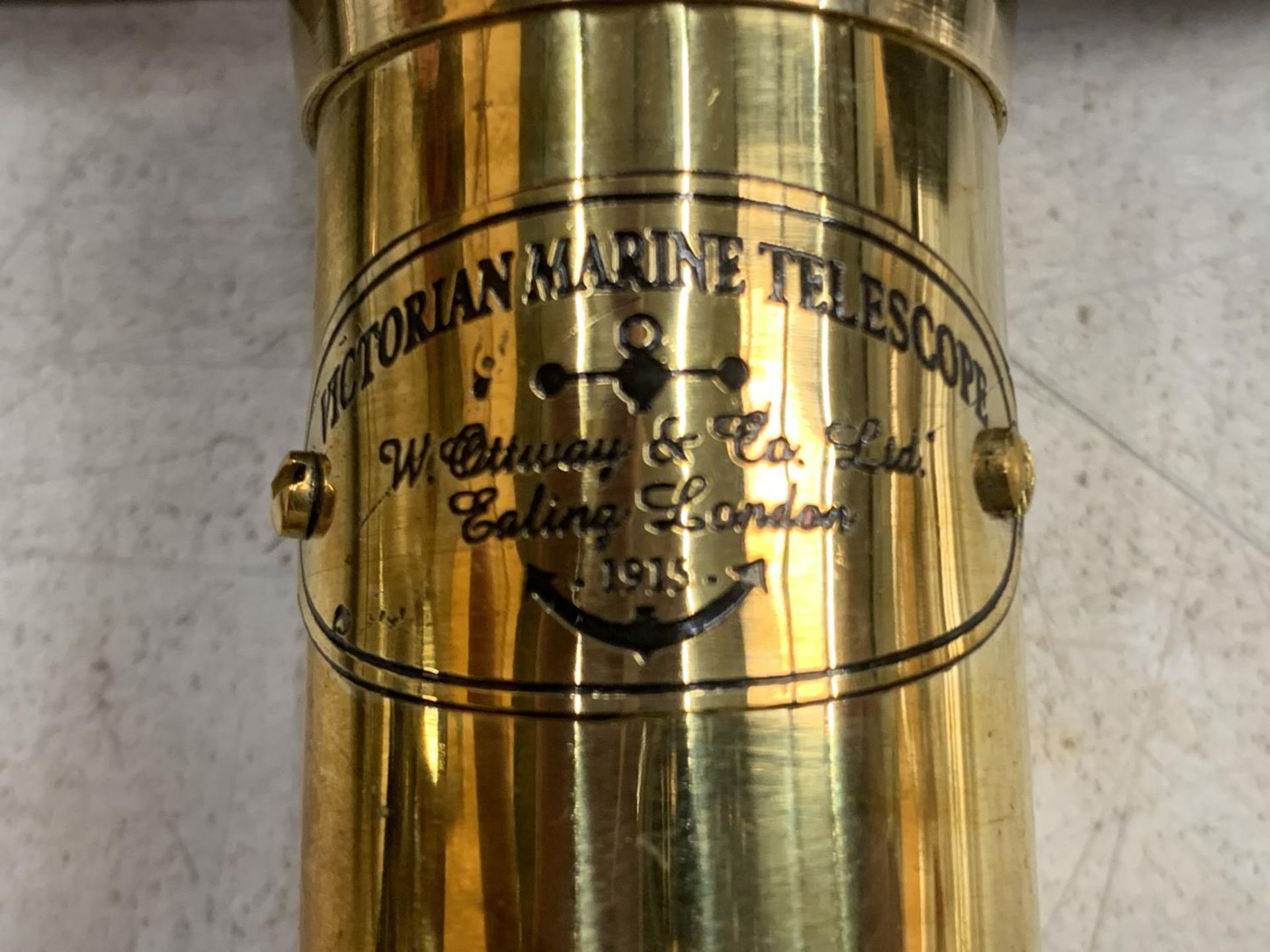 A BOXED BRASS VICTORIAN MARINE TELESCOPE - Image 4 of 4