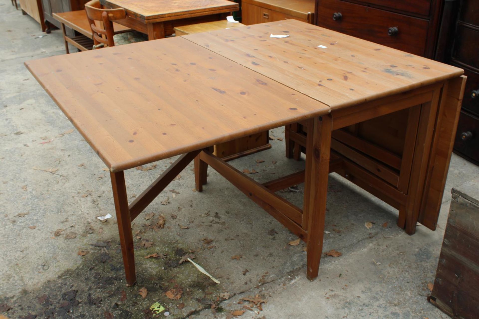 A MODERN PINE GATE-LEG DINING TABLE, 79.5" X 41" OPENED - Image 2 of 4