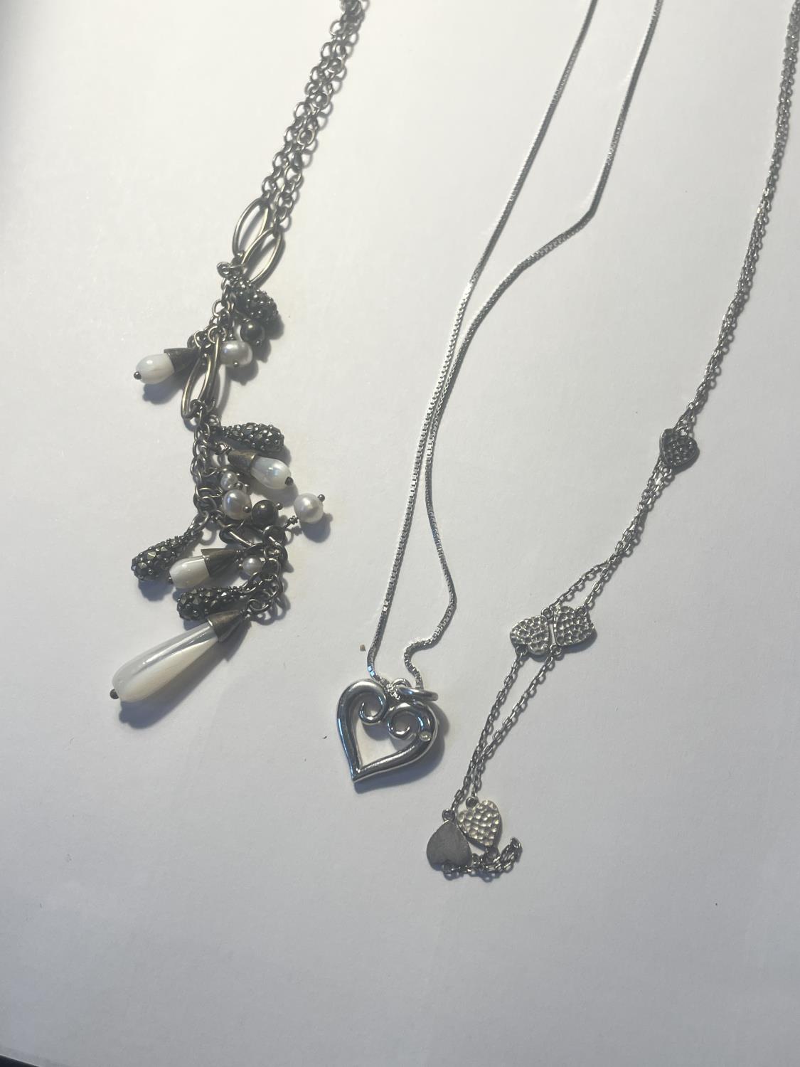 FOUR MARKED SILVER ITEMS TO INCLUDE THREE NECKLACES AND A BRACELET - Image 2 of 3