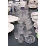 A QUANTITY OF GLASSWARE TO INCLUDE JUGS, VASES, BRANDY BALLOONS, TUMBLERS, ETC