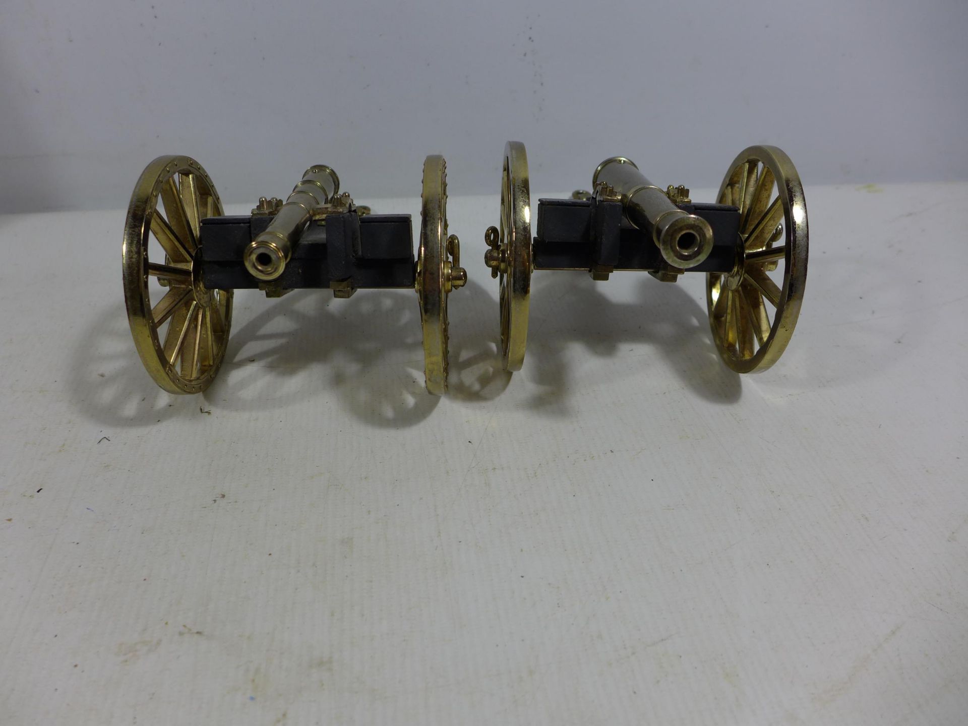 TWO NON FIRING MODEL FIELD CANNONS, 12CM BARRELS, LENGTH 20CM - Image 2 of 3
