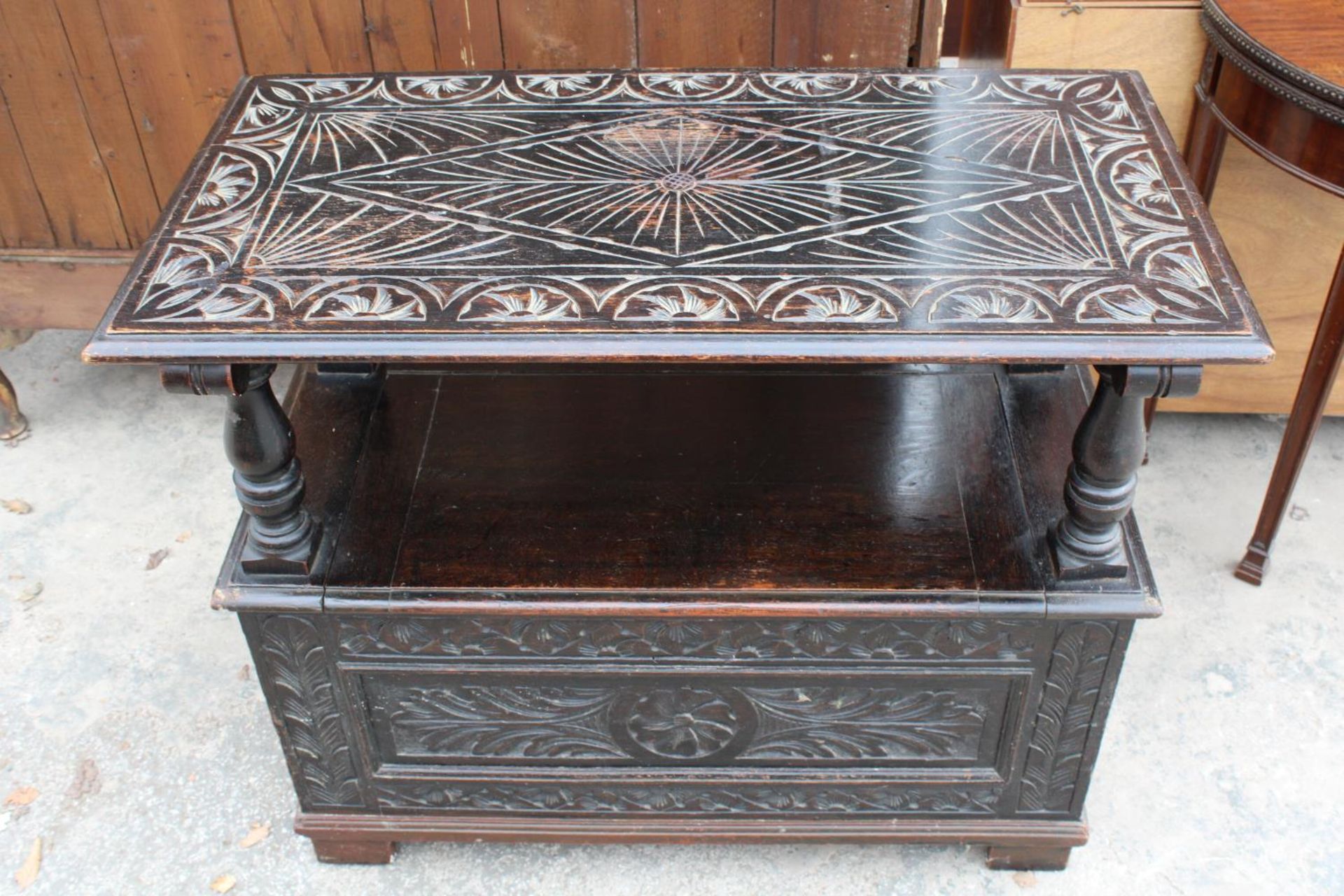 AN EARLY 20TH CENTURY OAK MONKS BENCH WITH CARVED PANELS - Image 3 of 7