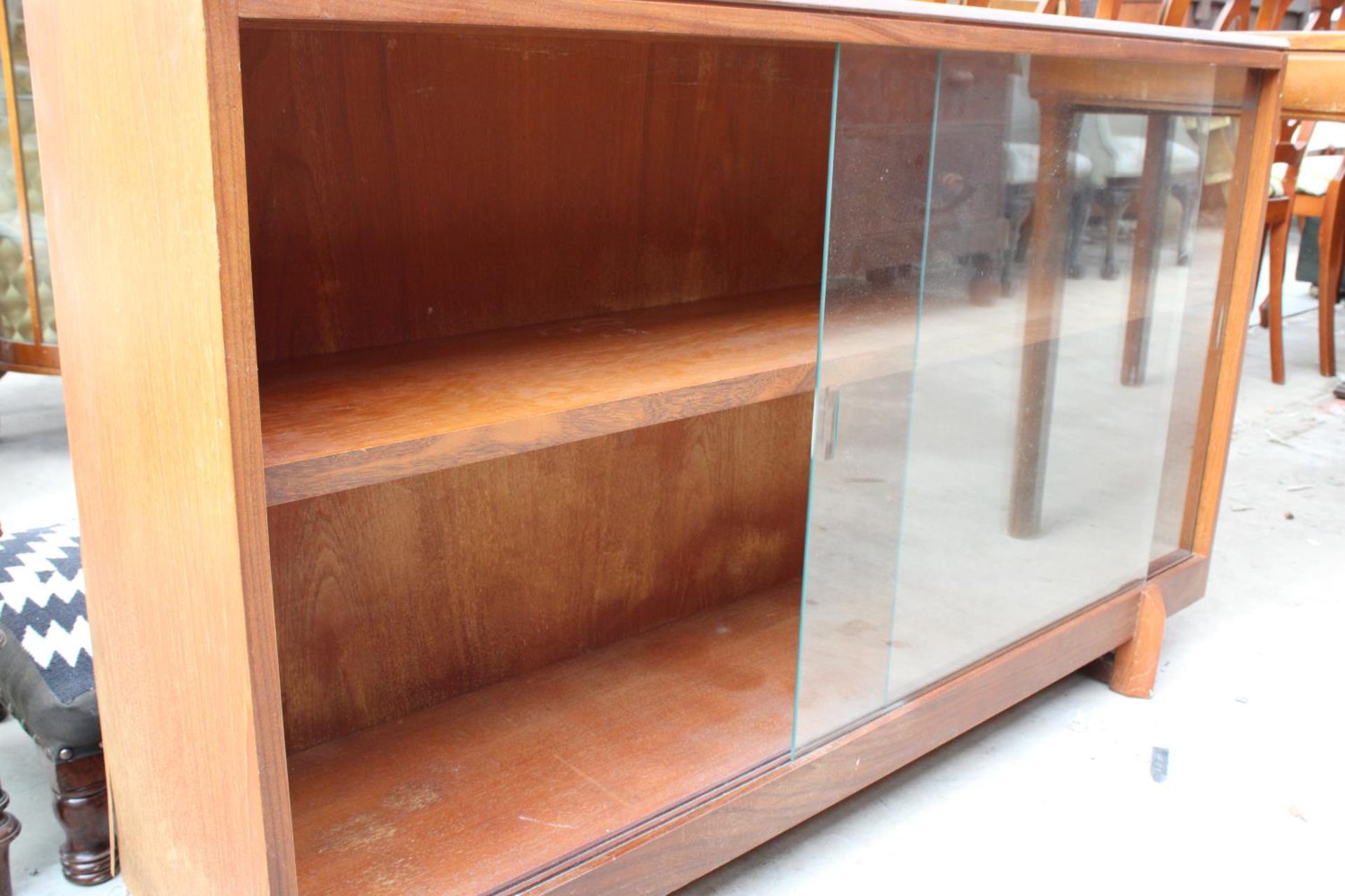 A RETRO TEAK BOOKCASE WITH 2 GLASS SLIDING DOORS, 48" WIDE - Image 3 of 3