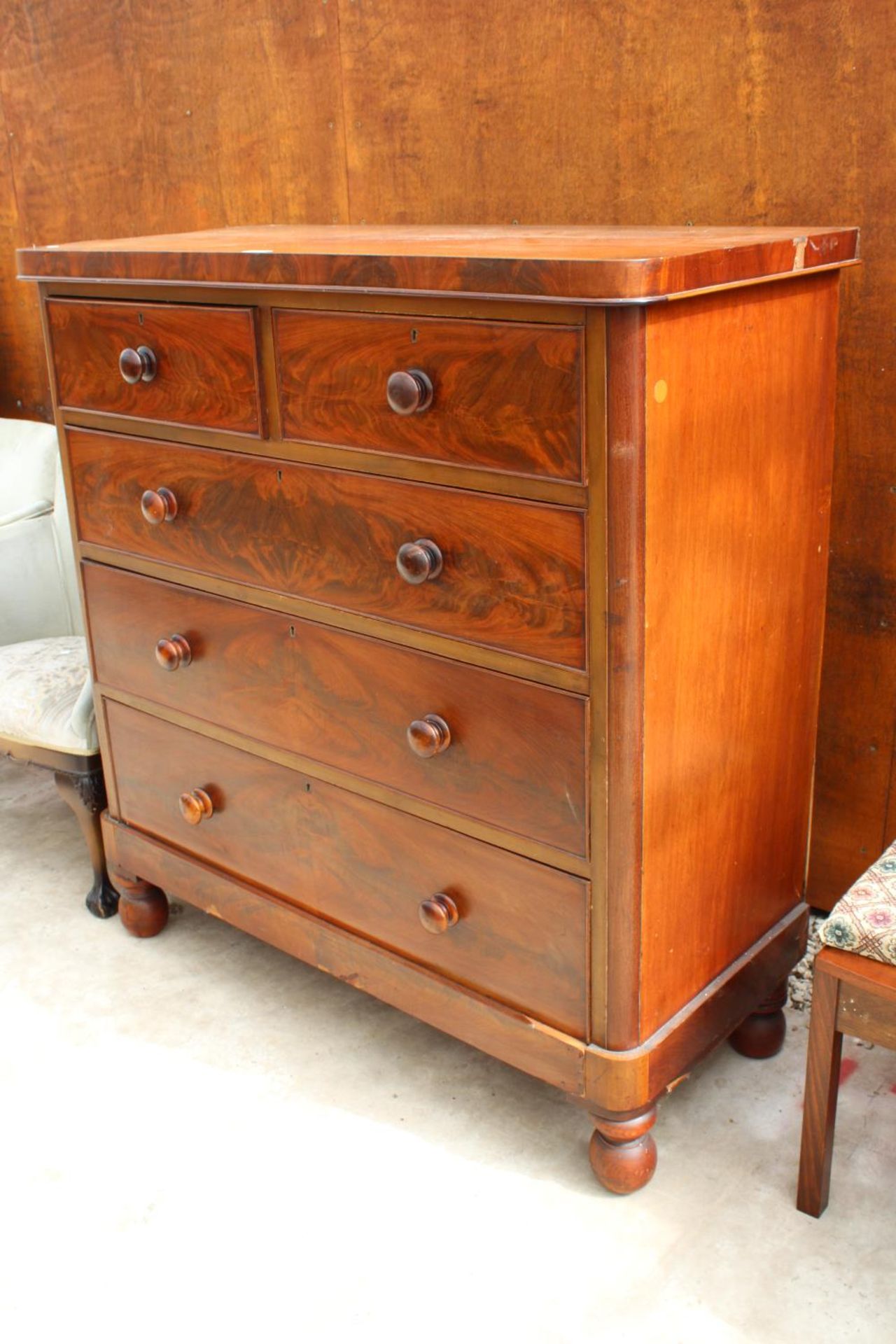 A VICTORIAN MAHOGANY CHEST OF 2 SHORT AND 3 LONG DRAWERS, 48" WIDE - Image 2 of 5