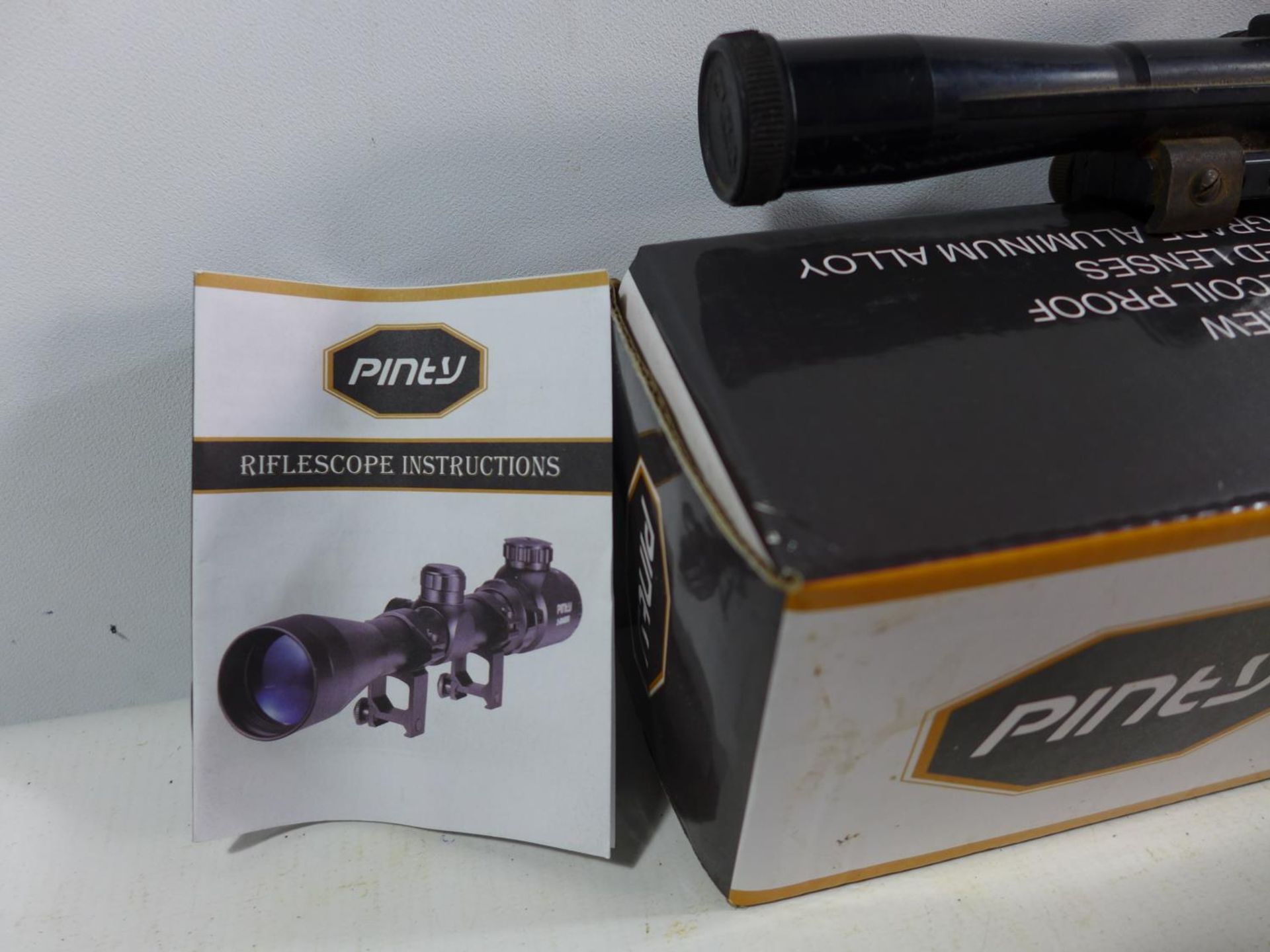 A BOXED AS NEW PINTY 3-9 X 40 EG RIFLESCOPE WITH MOUNTS AND A BSA TELESCOPIC SITE - Image 4 of 4