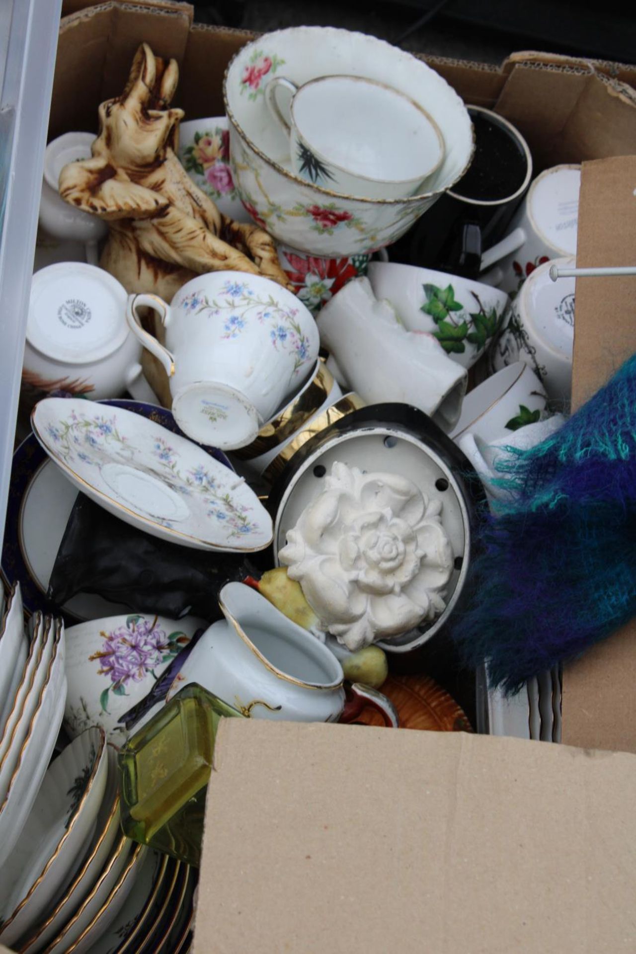 AN ASSORTMENT OF VARIOUS HOUSEHOLD CLEARANCE ITEMS - Image 5 of 5