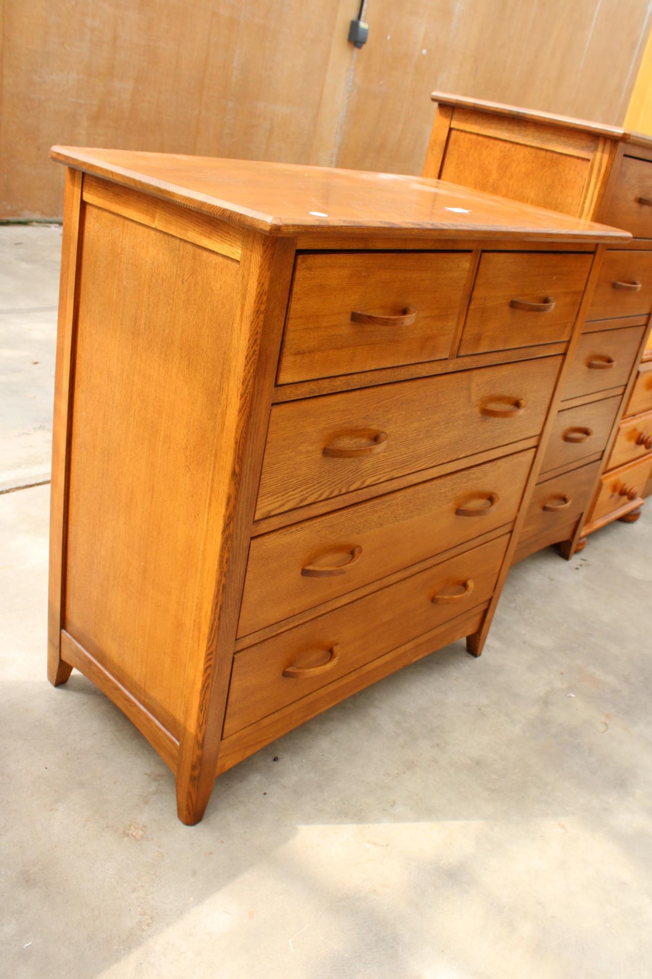 A MODERN OAK CHEST OF TWO SHORT AND THREE LONG DRAWERS, 31" WIDE - Image 2 of 4