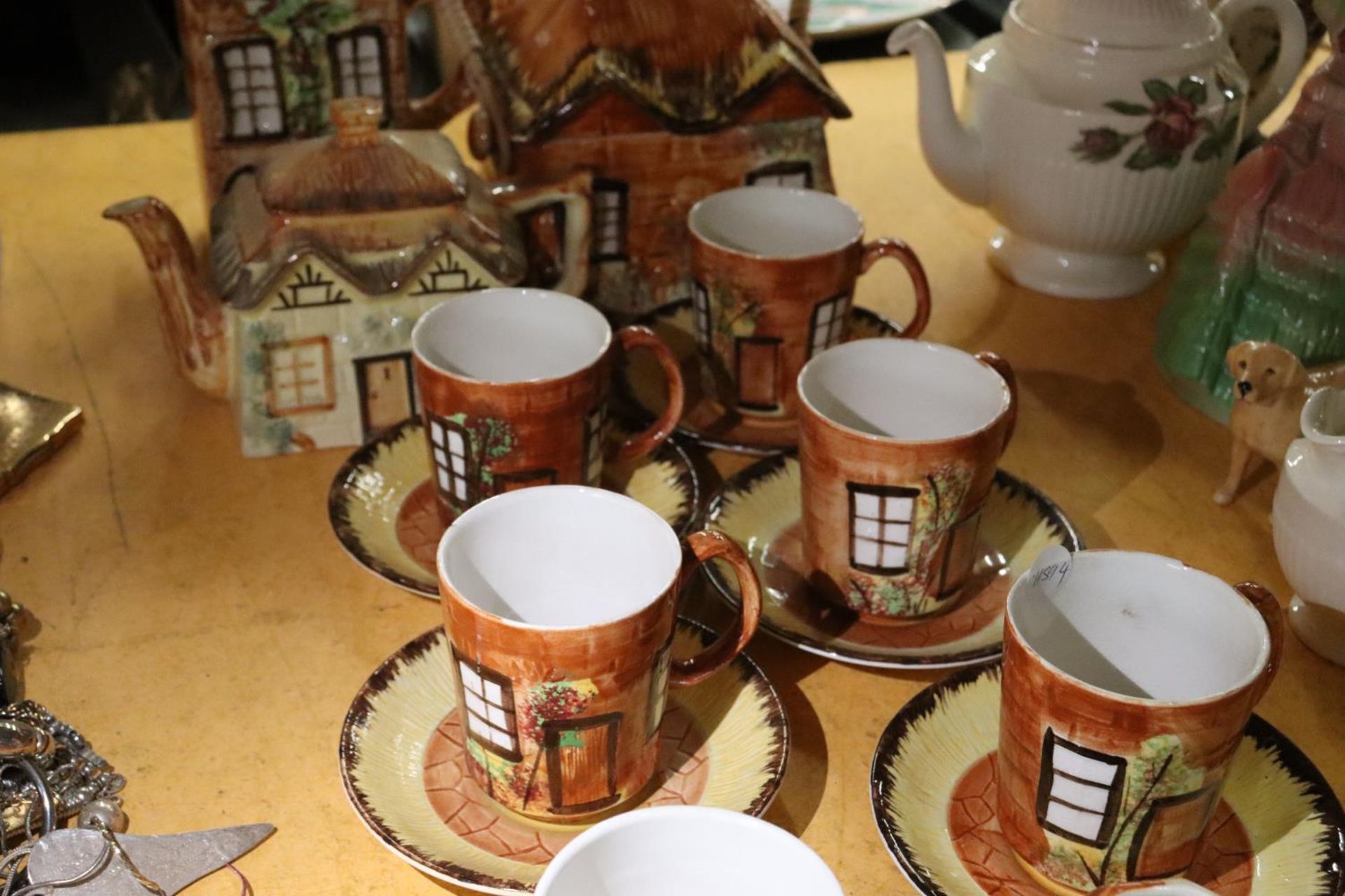 A VINTAGE PRICES, 'COTTAGE' TEASET TO INCLUDE A TEAPOT, COFFEE POT, STORAGE POT, CUPS, SAUCERS, A - Image 3 of 4