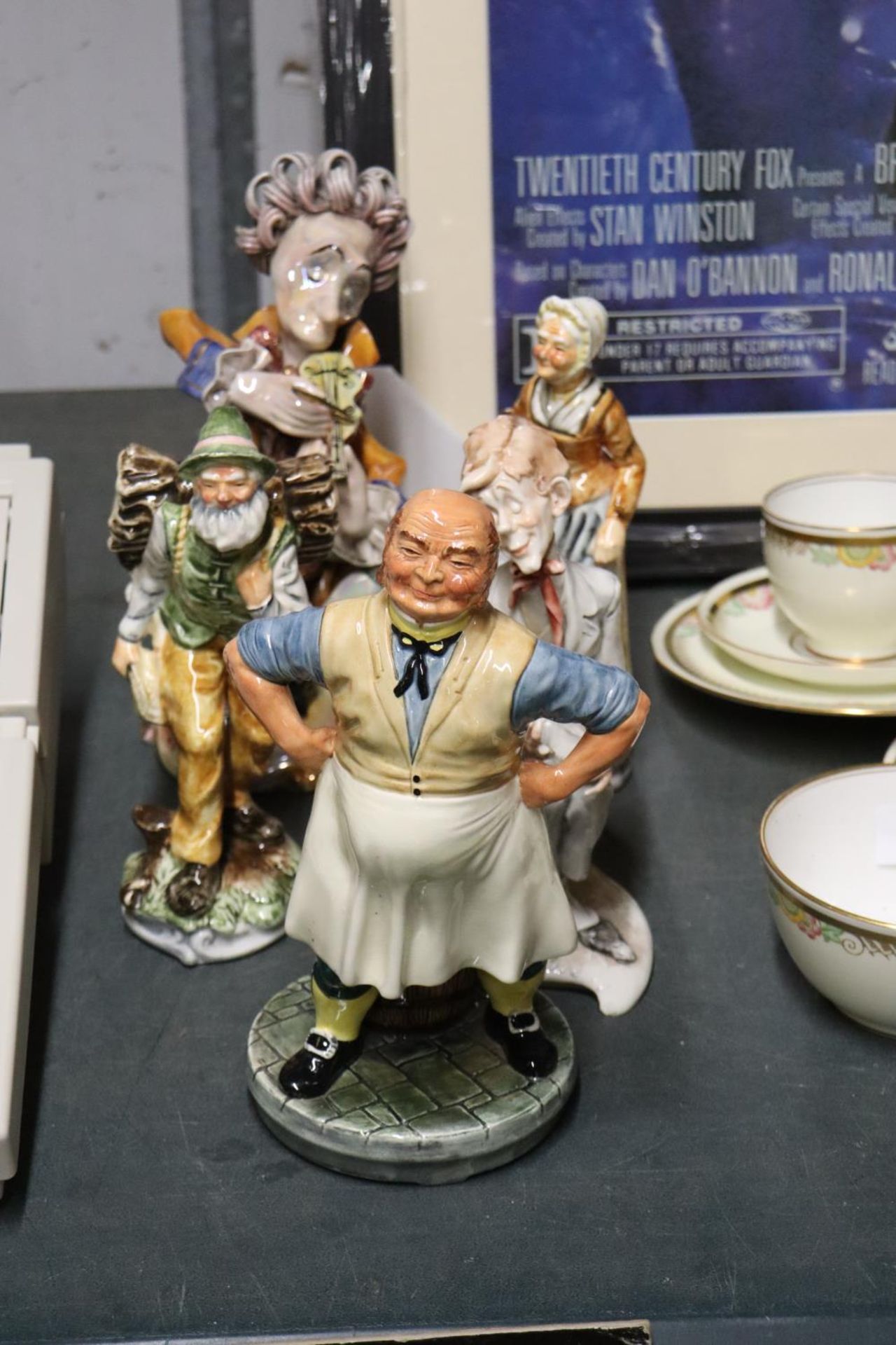 A QUANTITY OF CERAMIC FIGURES TO INCLUDE KELSBORO WARE