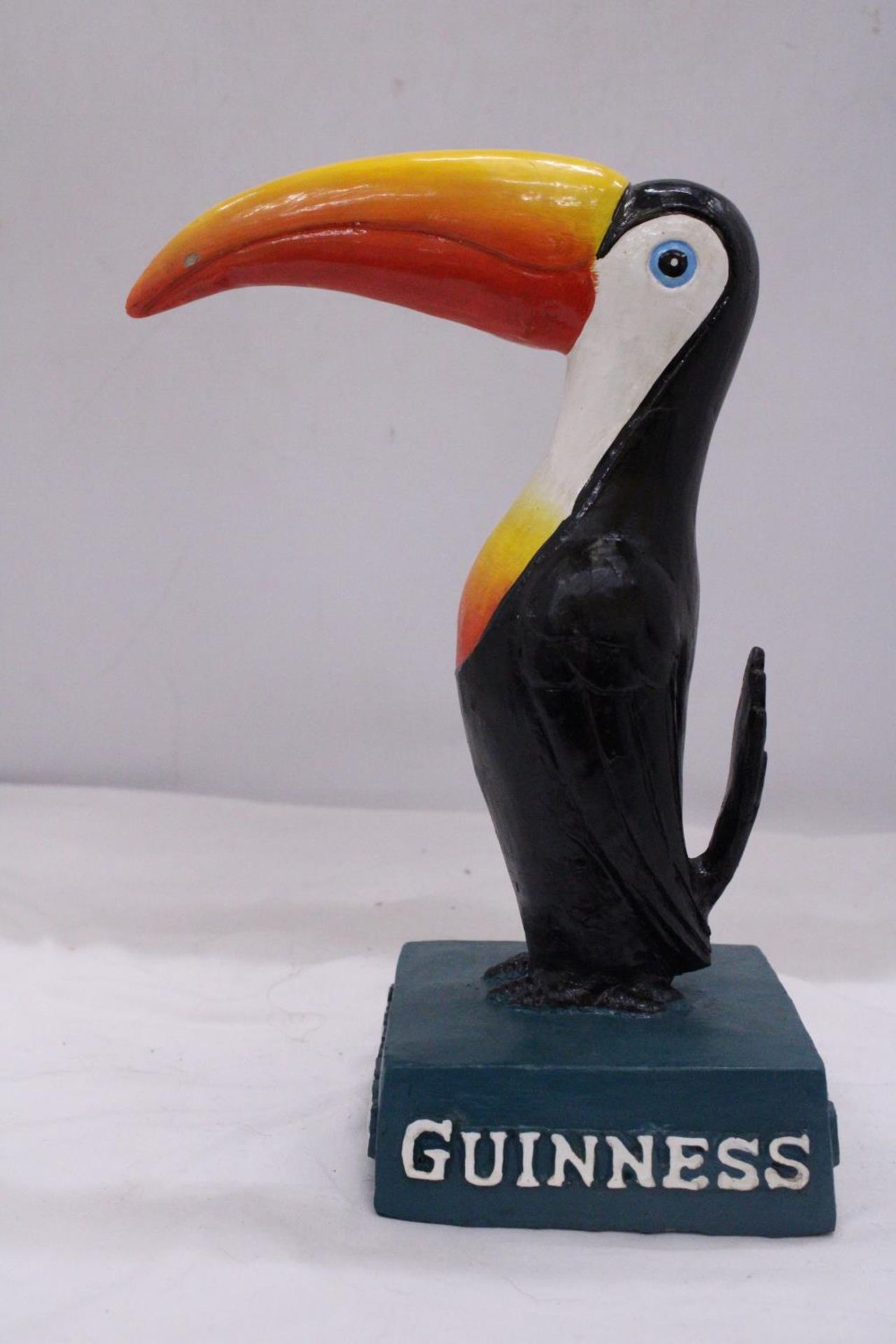 A LARGE RESIN 'GUINNESS' TOUCAN, HEIGHT 30CM - Image 2 of 5