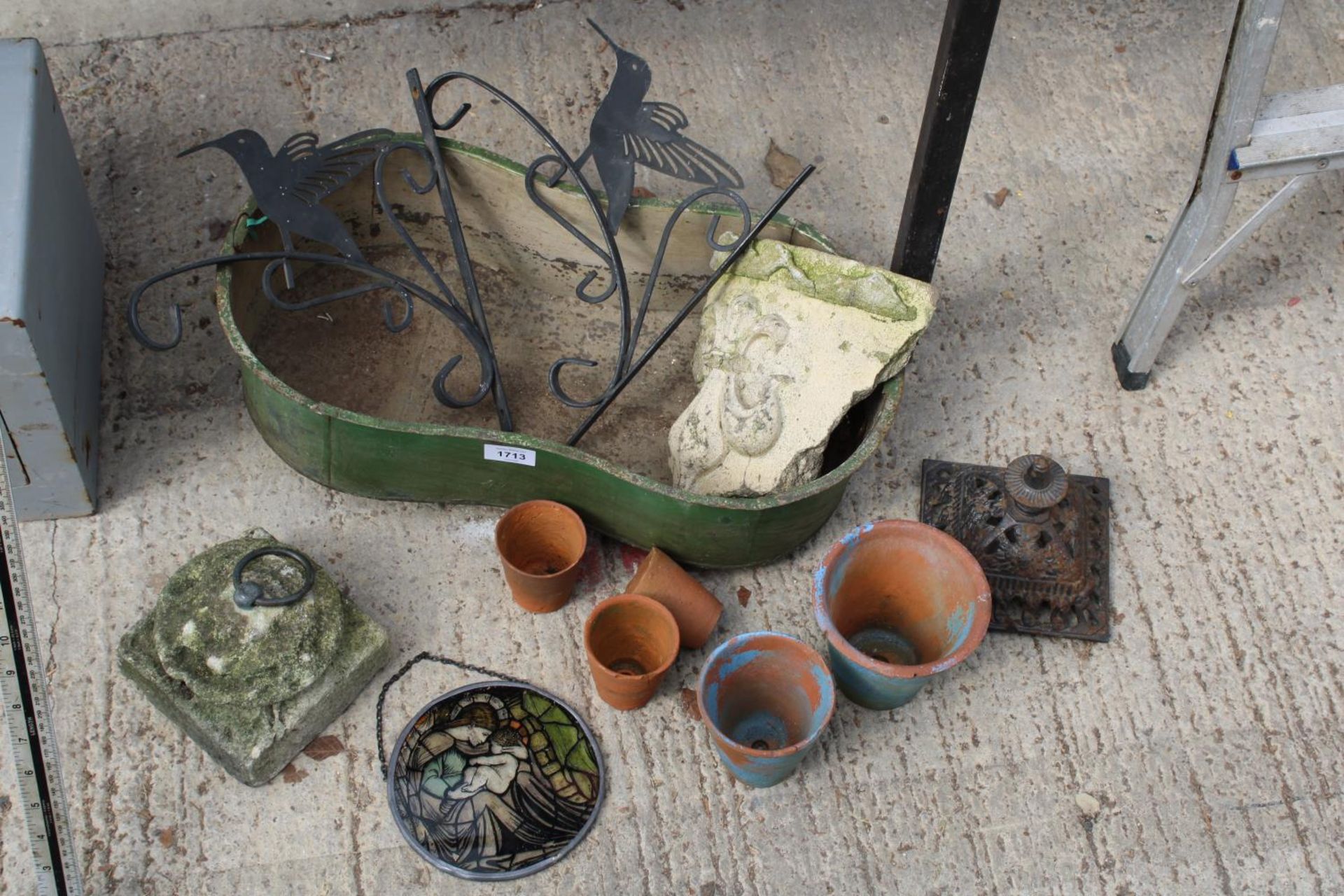 AN ASSORTMENT OF ITEMS TO INCLUDE A CONCRETE DOOR STOP, TERRACOTTA POTS AND A TIN DISH ETC