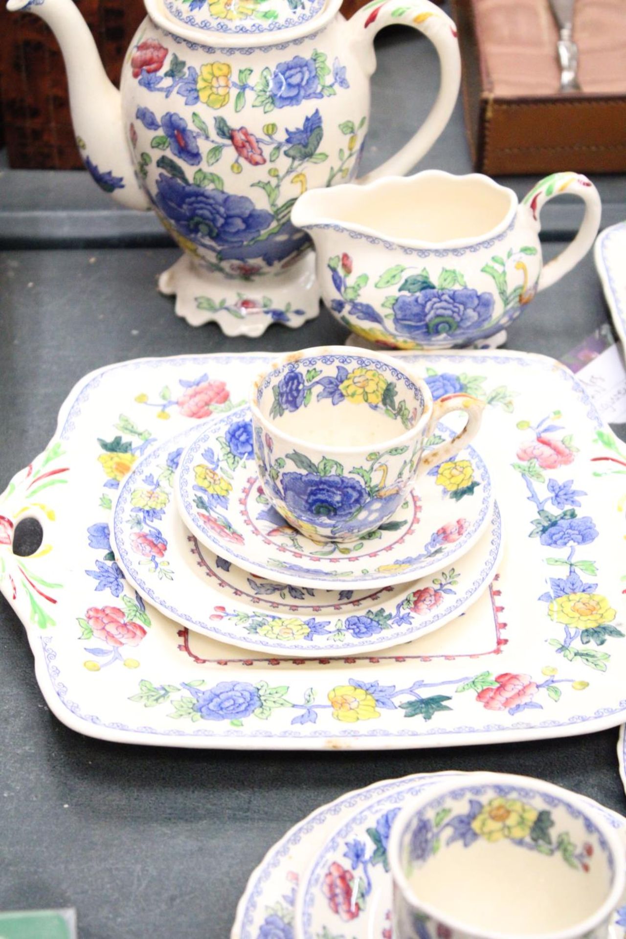 A QUANTITY OF MASONS "REGENCY" WARE TO INCLUDE A TEAPOT, CUPS, SAUCERS, PLATES ETC - Image 3 of 5