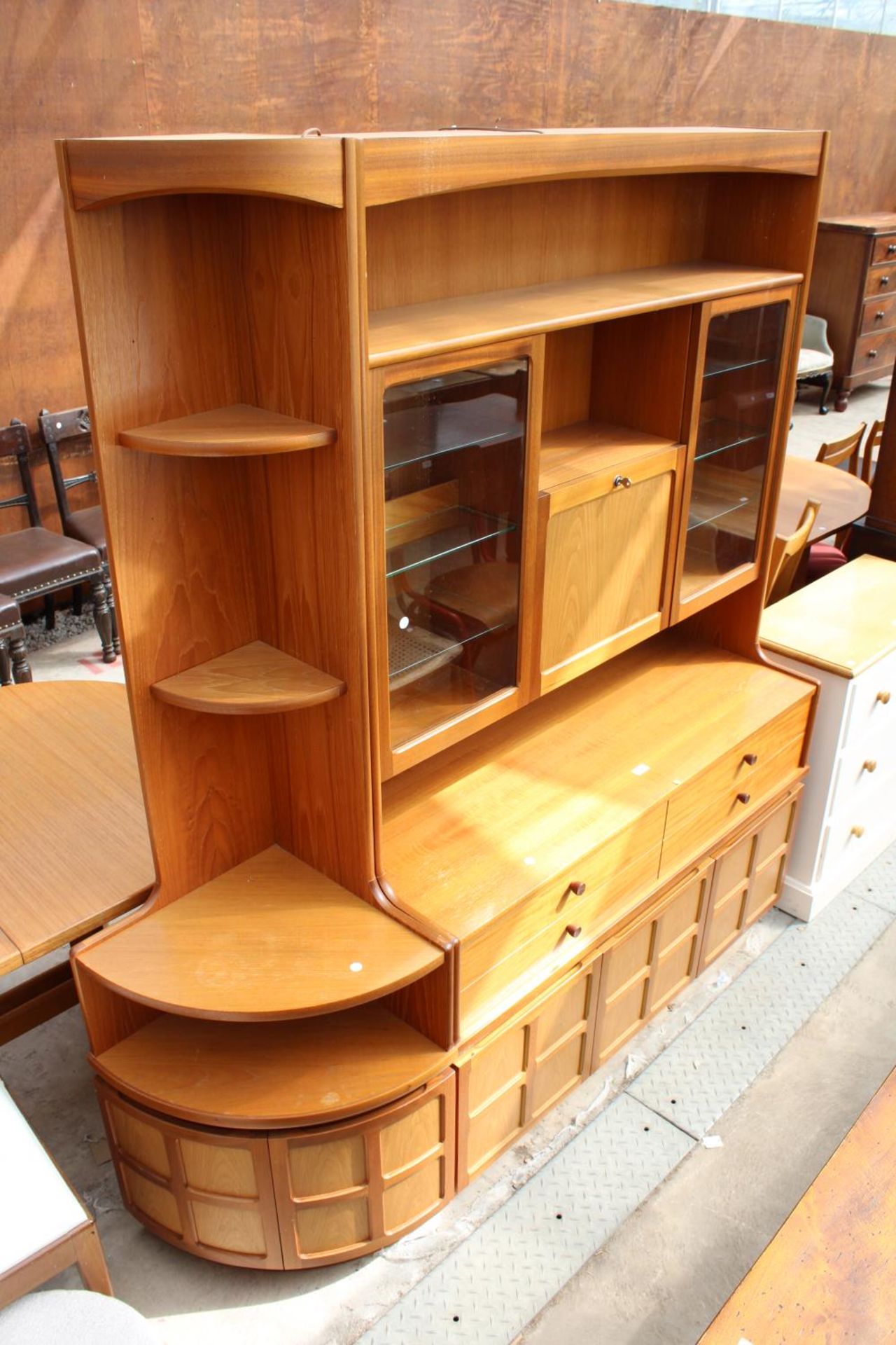 A RETRO TEAK PARKER KNOLL LOUNGE COCKTAIL UNIT, 50.5" WIDE, WITH CORNER UNIT