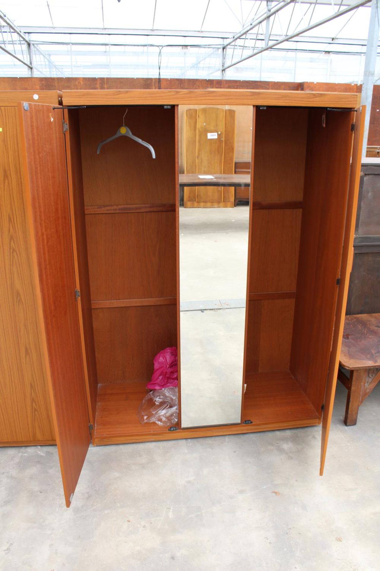 A RETRO SCHRIEBER TWO DOOR WARDROBE WITH MIRRORED CENTRAL SECTION, 47.5" WIDE - Image 3 of 4