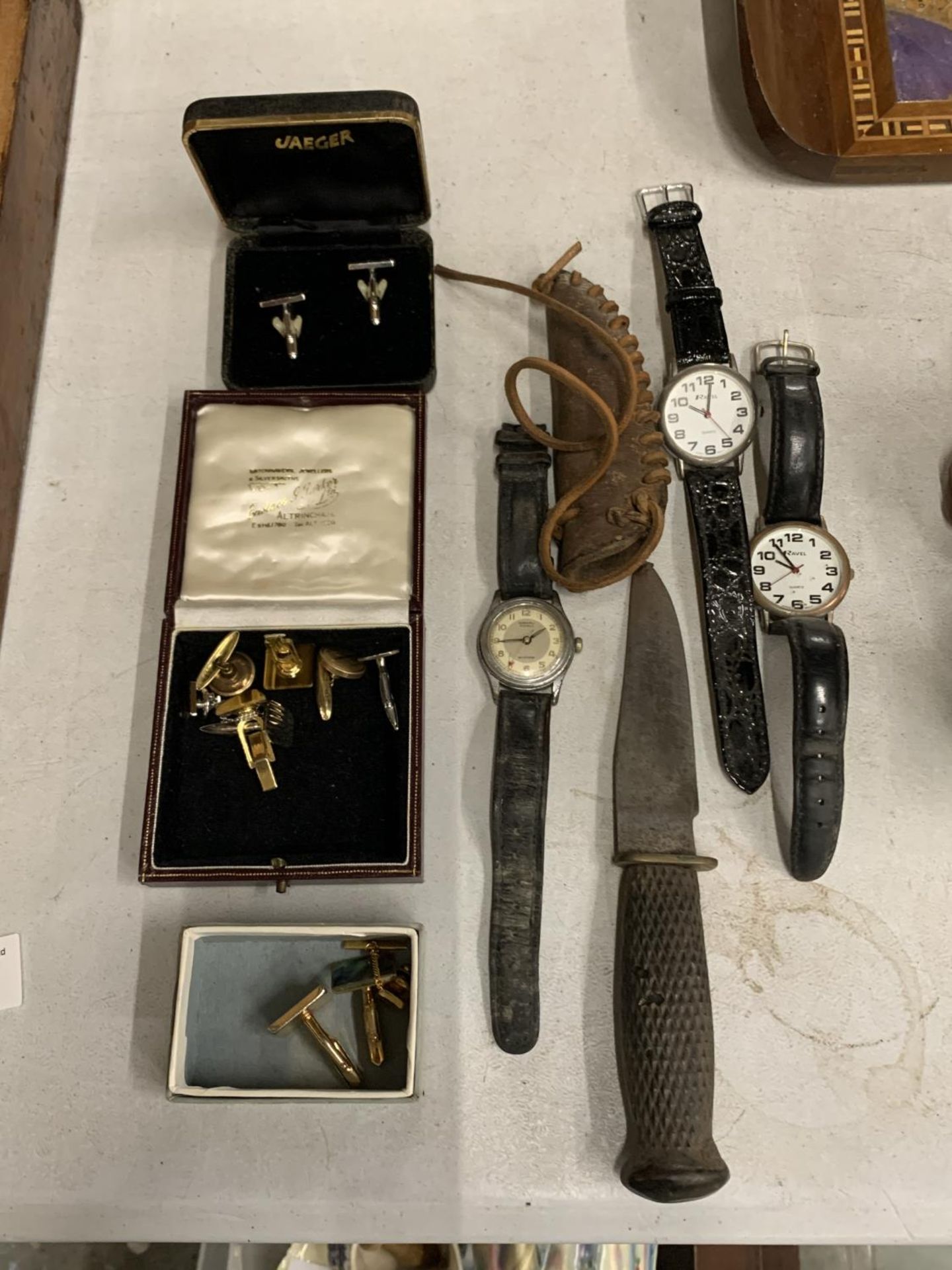 A MIXED LOT TO INCLUDE THREE WRIST WATCHES, A KNIFE IN SHEATH PLUS A SELECTION OF CUFFLINKS