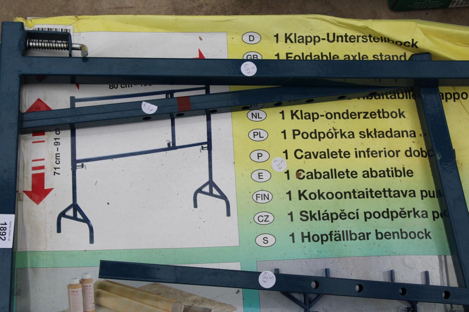 AN AS NEW FOLDABLE AXLE STAND - Image 2 of 2