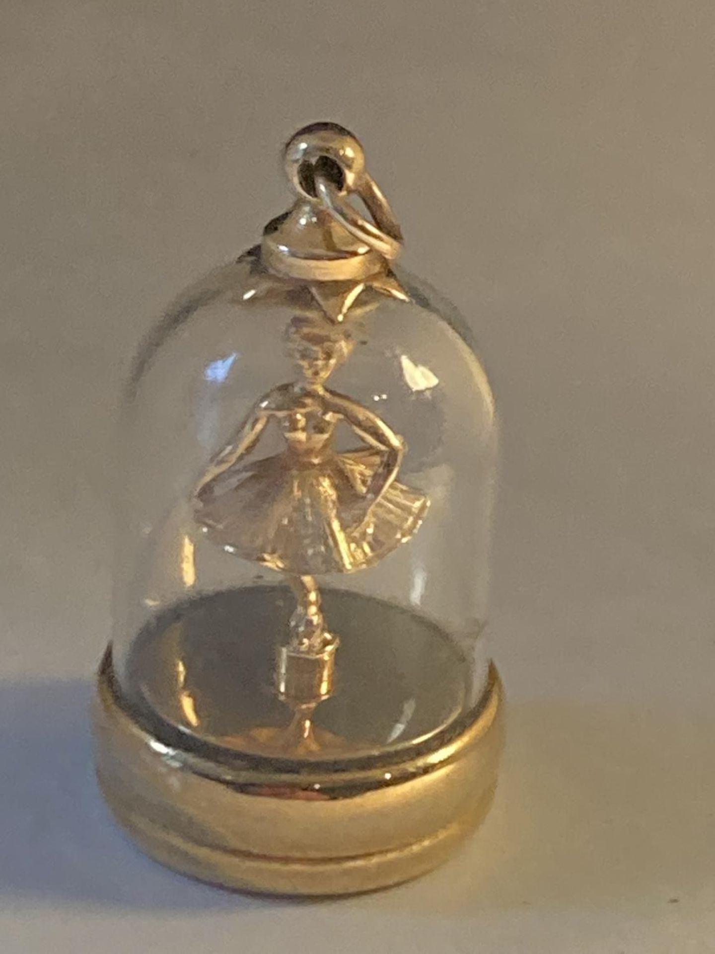 A 9 CARAT GOLD PENDANT WITH A BALLERINA IN A DOME GROSS WEIGHT 13.9 GRAMS