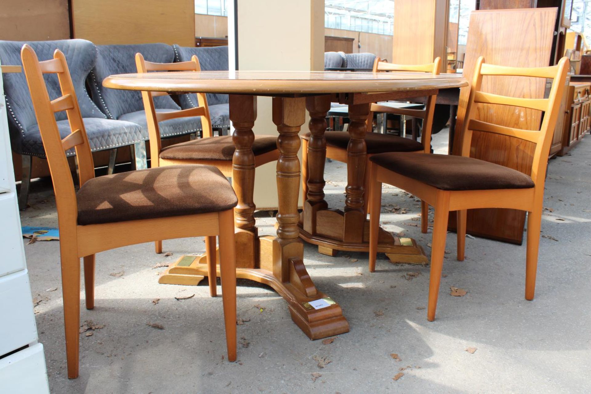 A MODERN TWIN-PEDESTAL EXTENDING DINING TABLE, 56" X 41" (LEAF 15") AND 4 SCHREIBER DINING CHAIRS - Image 3 of 4