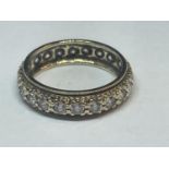 A 9 CARAT GOLD BAND RING WITH CUBIC ZIRCONIAS SIZE L