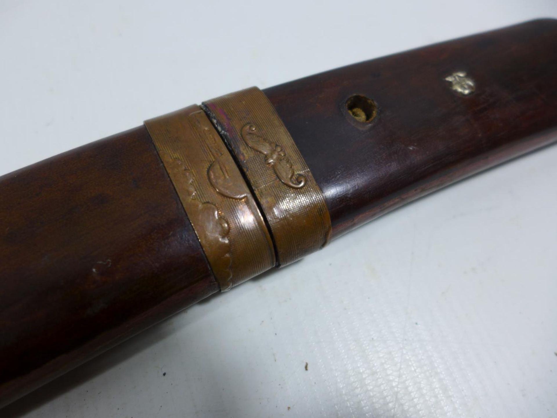 A LATE 19TH/EARLY 20TH CENTURY JAPANESE TANTO AND SCABBARD, 22.5CM BLADE, LENGTH 39CM - Image 7 of 8