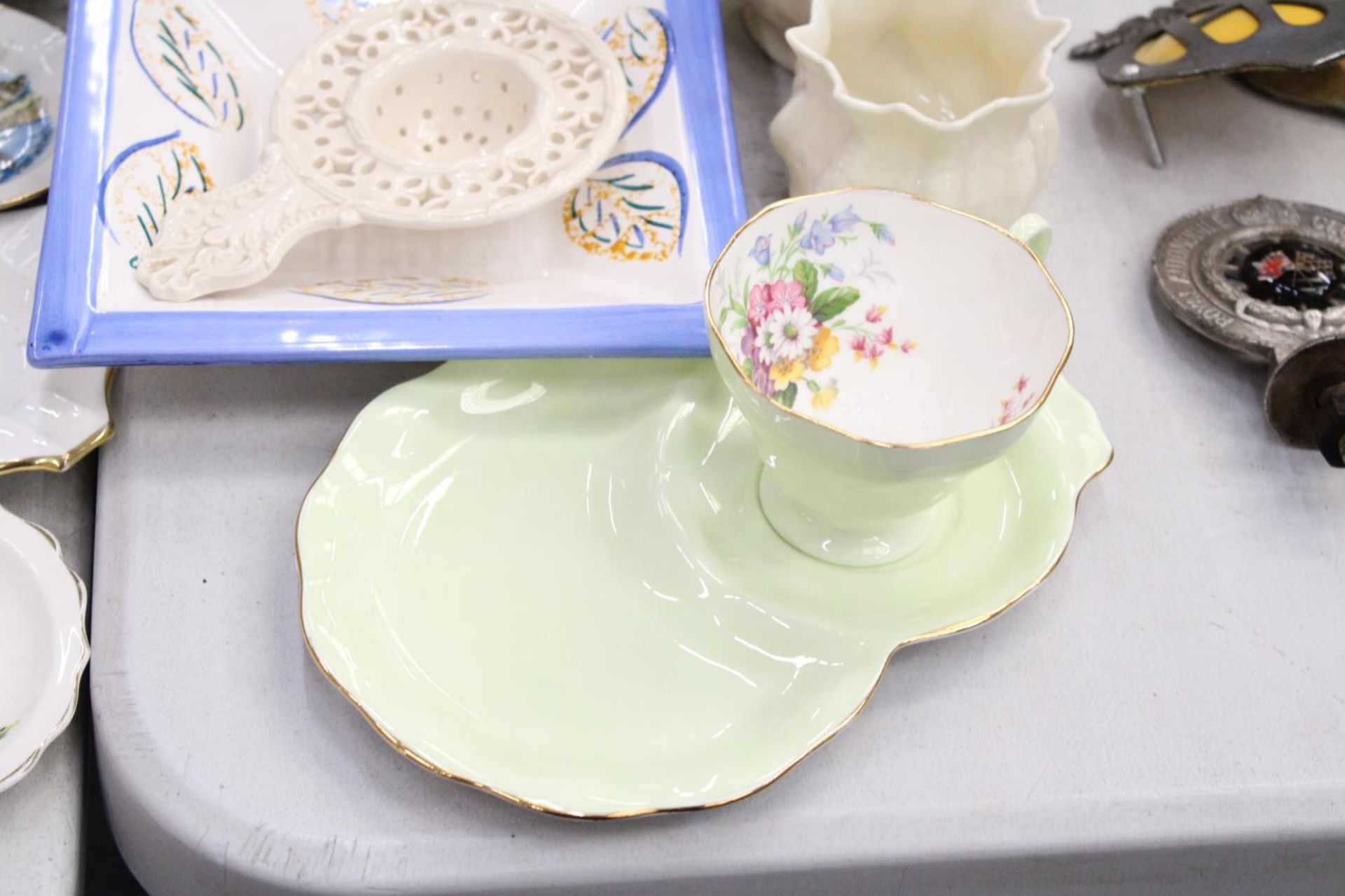 A VINTAGE CHINA FOLET TENNIS CUP AND SAUCER SET PLUS A STUDIO POTTERY SQUARE BOWL - Image 5 of 5
