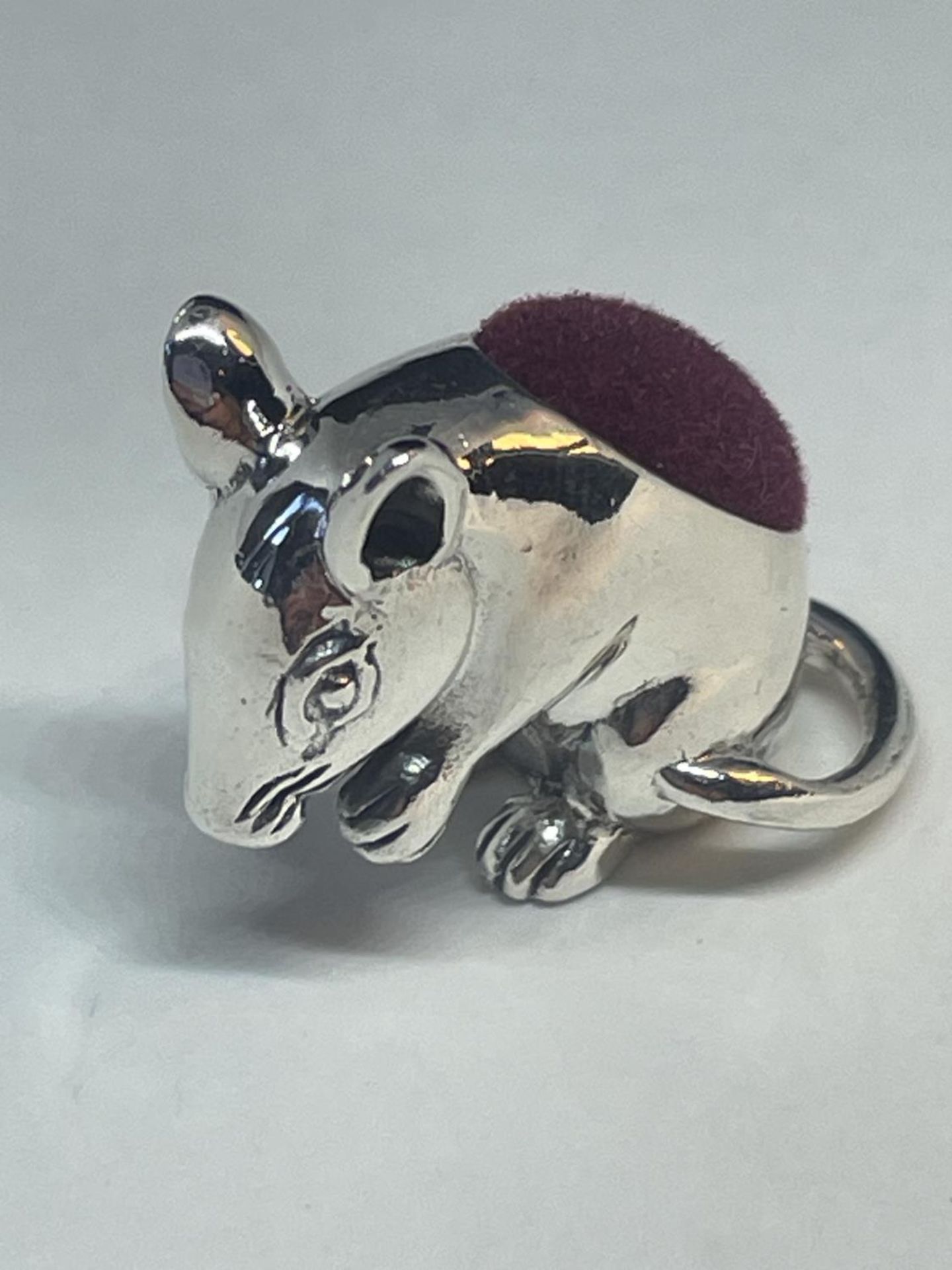 A MINIATURE SILVER MOUSE PIN CUSHION - Image 2 of 4