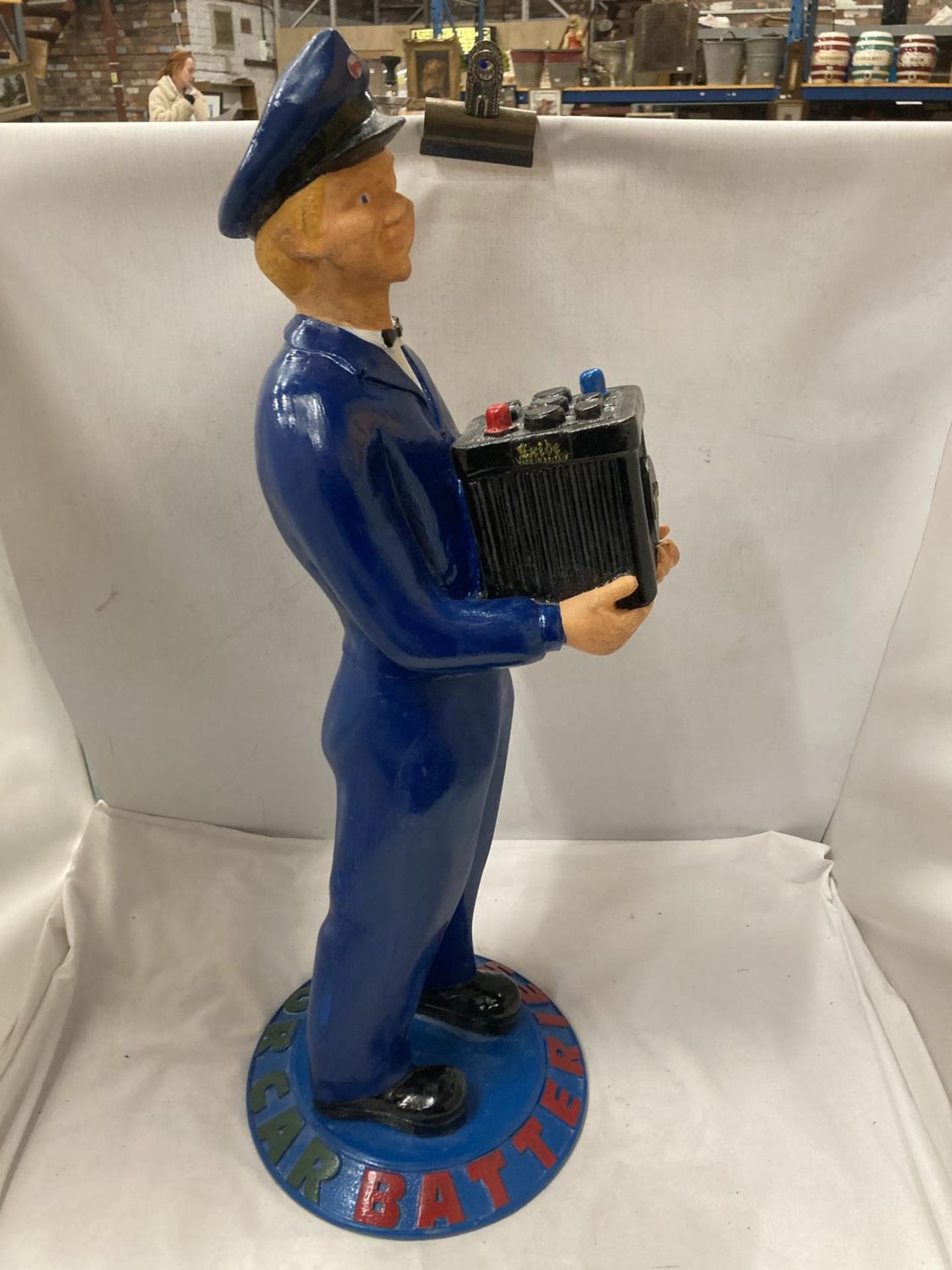 A VINTAGE STYLE EXIDE BATTERIES ADVERTISING FIGURE HEIGHT 24" - Bild 2 aus 4