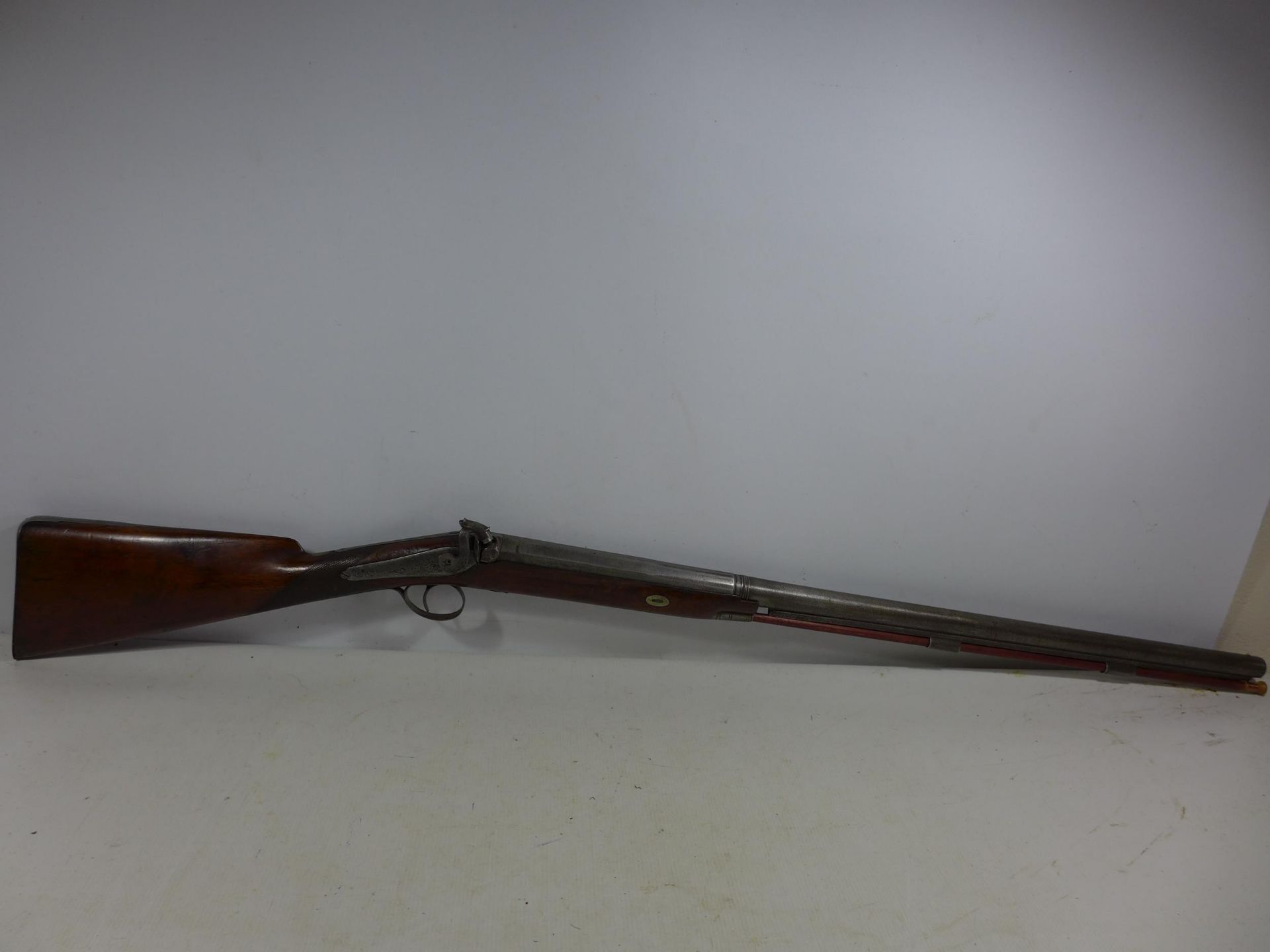 A MID 19TH CENTURY PERCUSSION CAP 10 BORE SHOTGUN, 78CM BARREL, THE LOCK MARKED FIELD, LENGTH