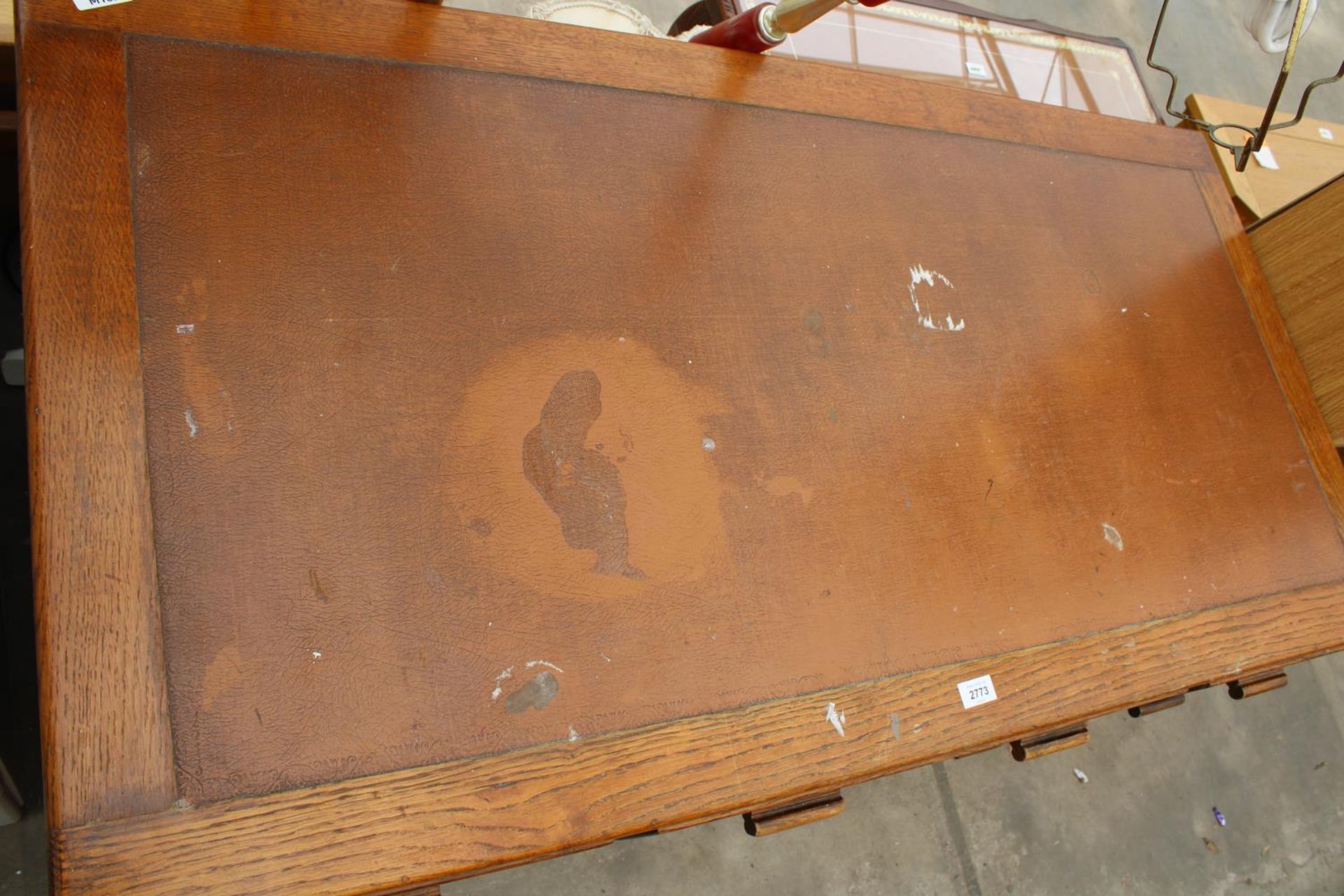 A MID 20TH CENTURY OAK TWIN PEDESTAL DESK ENCLOSING 8 DRAWERS, 54" X 27" - Image 3 of 3