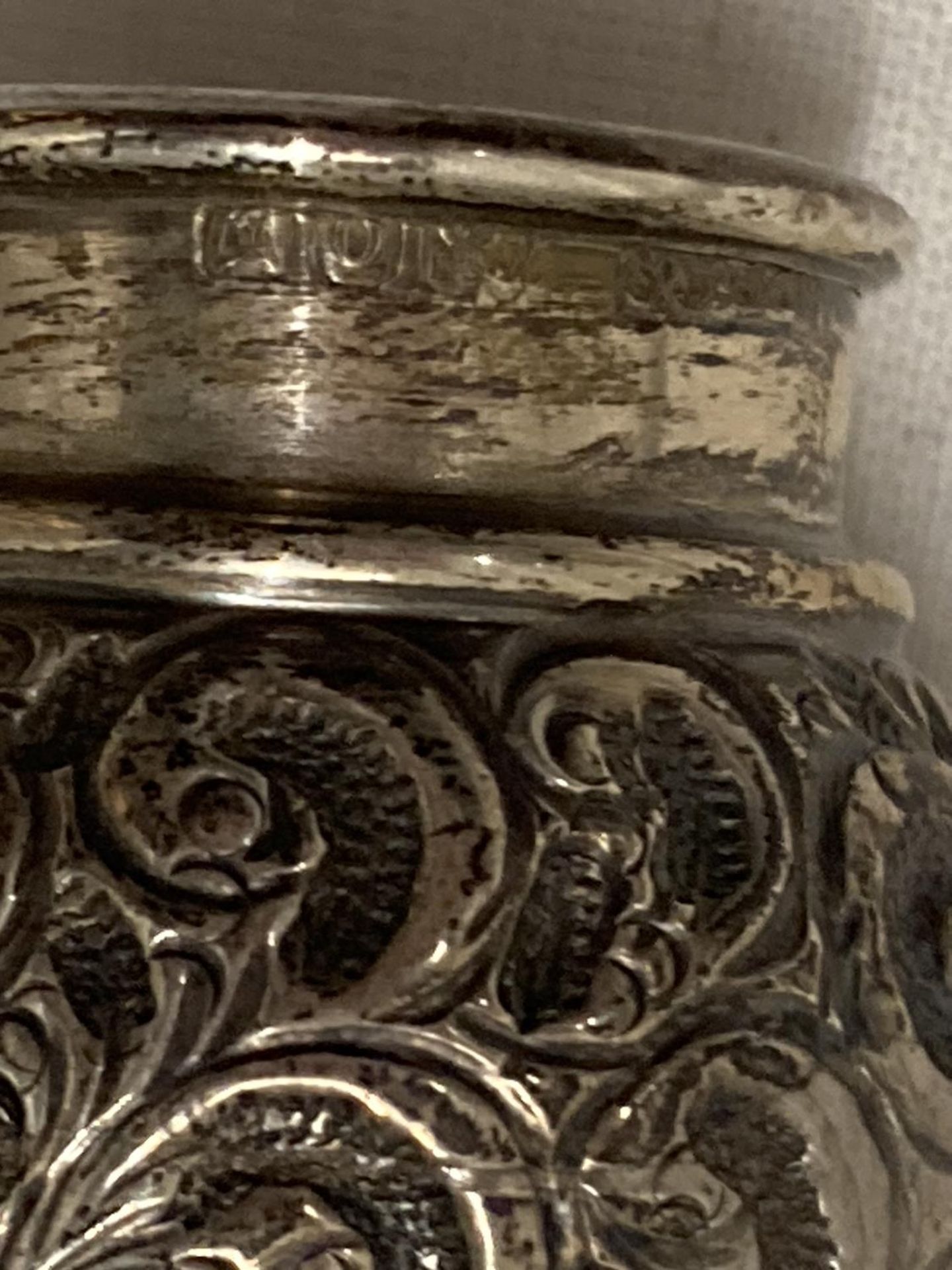 THREE SILVER ITEMS TO INCLUDE A CUT GLASS VASE WITH SILVER RIM, A BIRMINGHAM HALLMARKED SILVER - Image 5 of 5