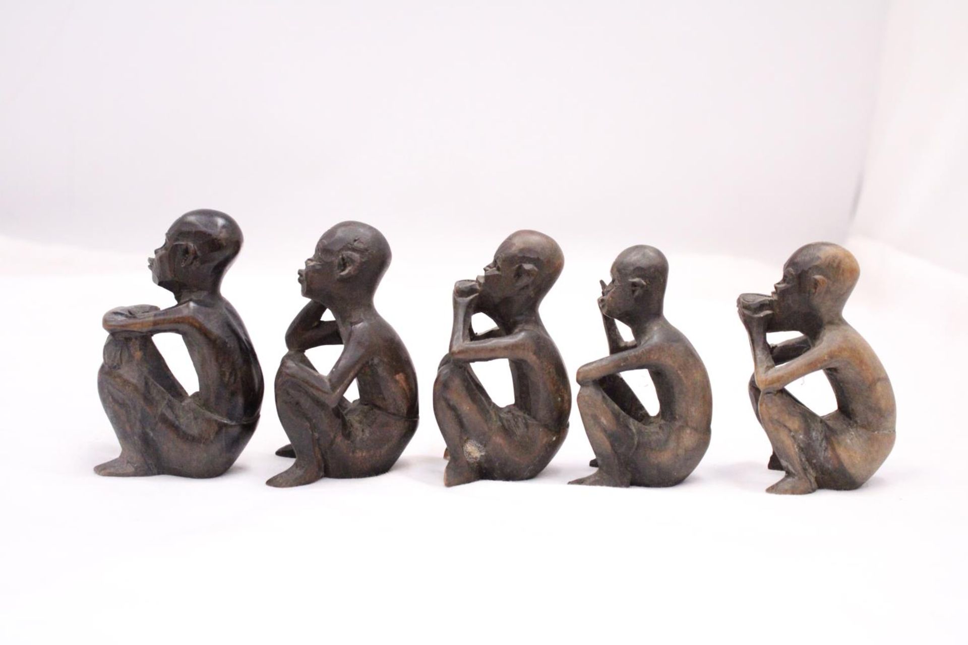 A COLLECTION OF FIVE VINTAGE WOODEN AFRICAN FIGURES - Image 2 of 5
