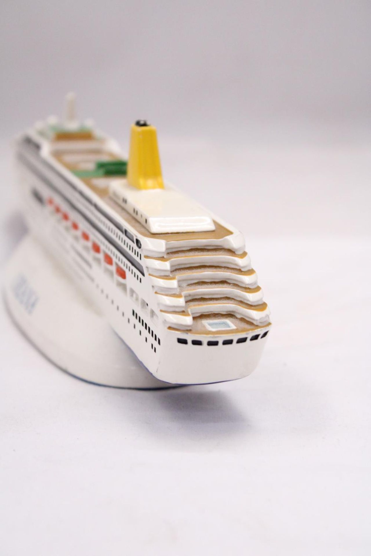 A HEAVY, SOLID, OCEAN LINER ON A STAND, 'ORIANA', LENGTH 30CM, HEIGHT 6CM - Image 4 of 5