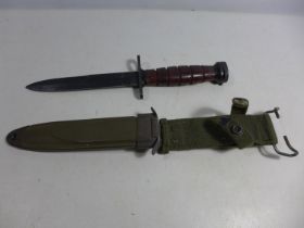 A U.S M8AI BAYONET AND SCABBARD, 16CM BLADE, LENGTH 33CM