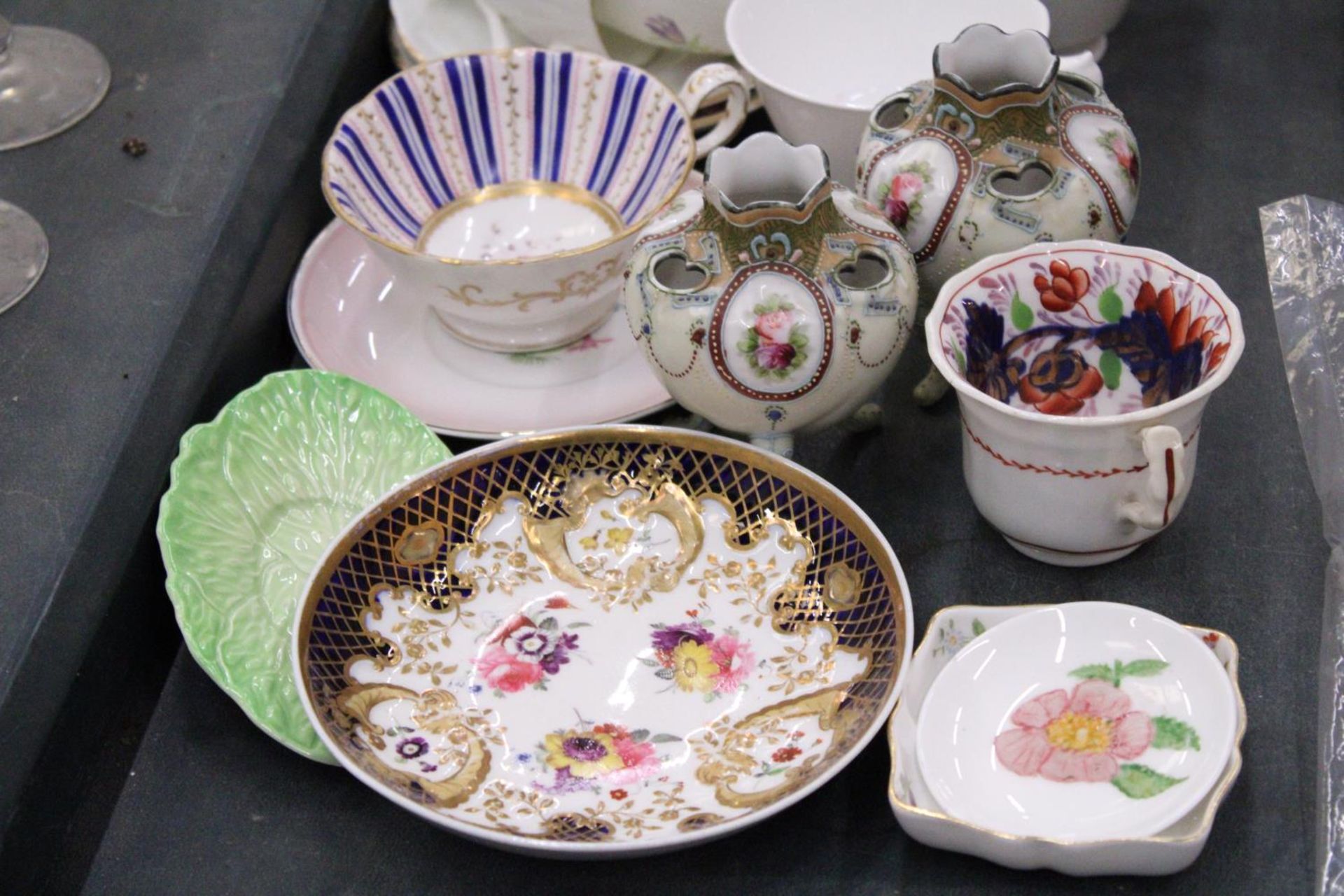 A FOLEY CHINA PART TEASET TO INCLUDE A CAKE PLATE, A CREAM JUG, SUGAR BOWL, CUPS, SAUCERS AND SIDE - Image 3 of 6