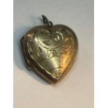 A 9 CARAT GOLD HEART LOCKET WITH VINTAGE PHOTOGRAPHS GROSS WEIGHT 3.28 GRAMS