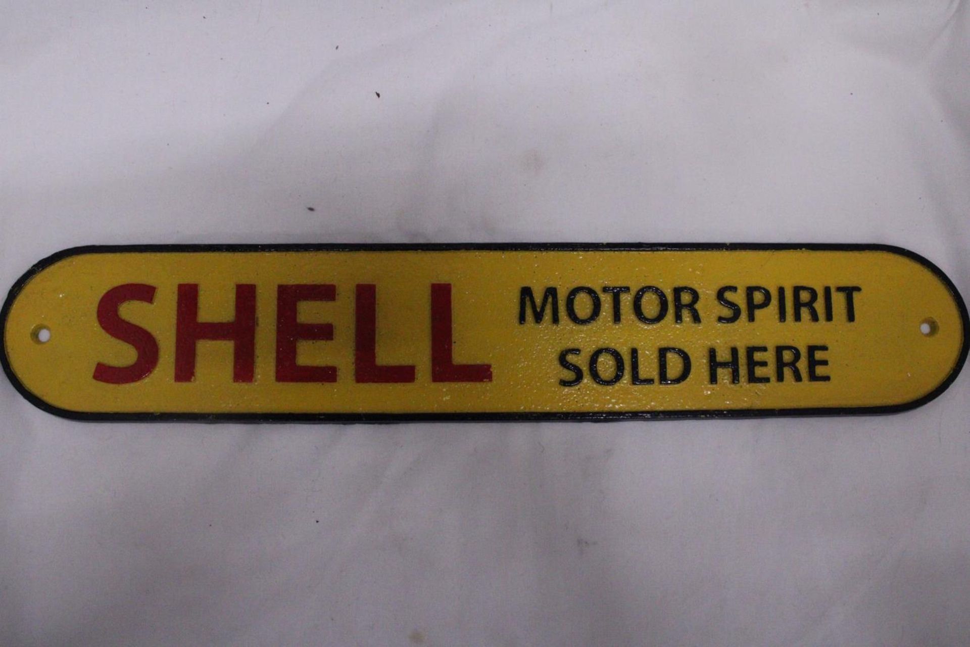 A CAST YELLOW SHELL SIGN, LENGTH 50CM - Image 2 of 3