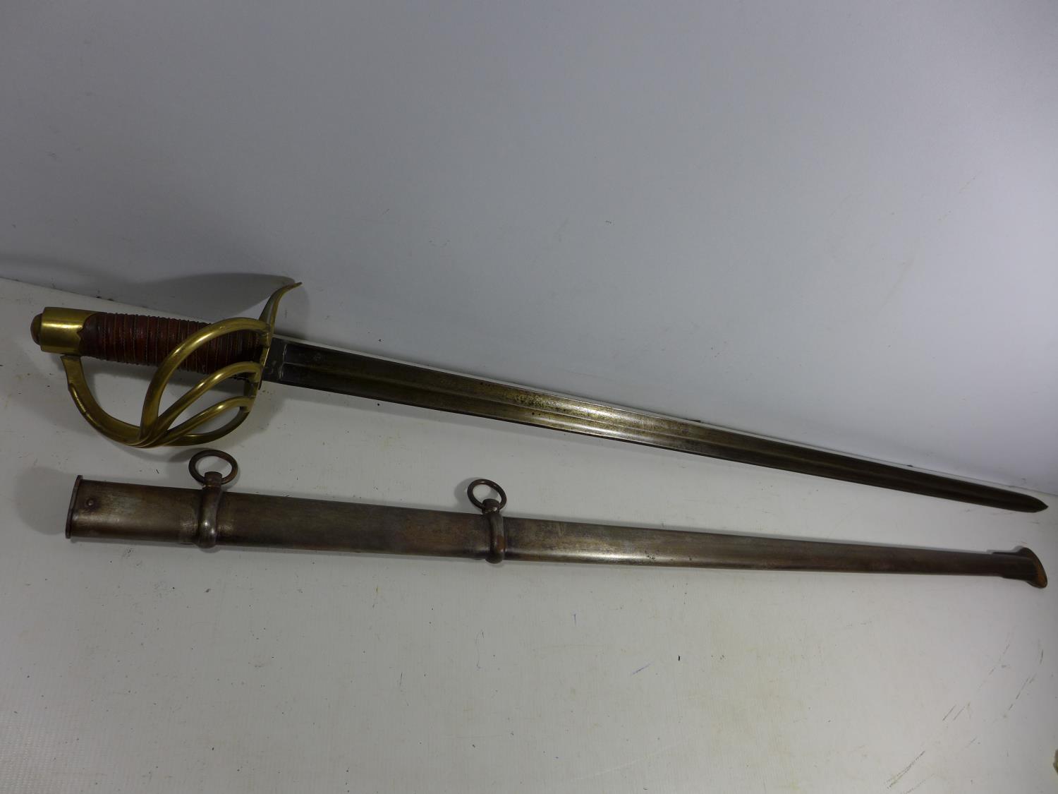 A REPLICA NAPOLEONIC IMPERIAL FRENCH CURASSIERS TROOPERS SWORD AND SCABBARD, 96CM BLADE, LENGTH