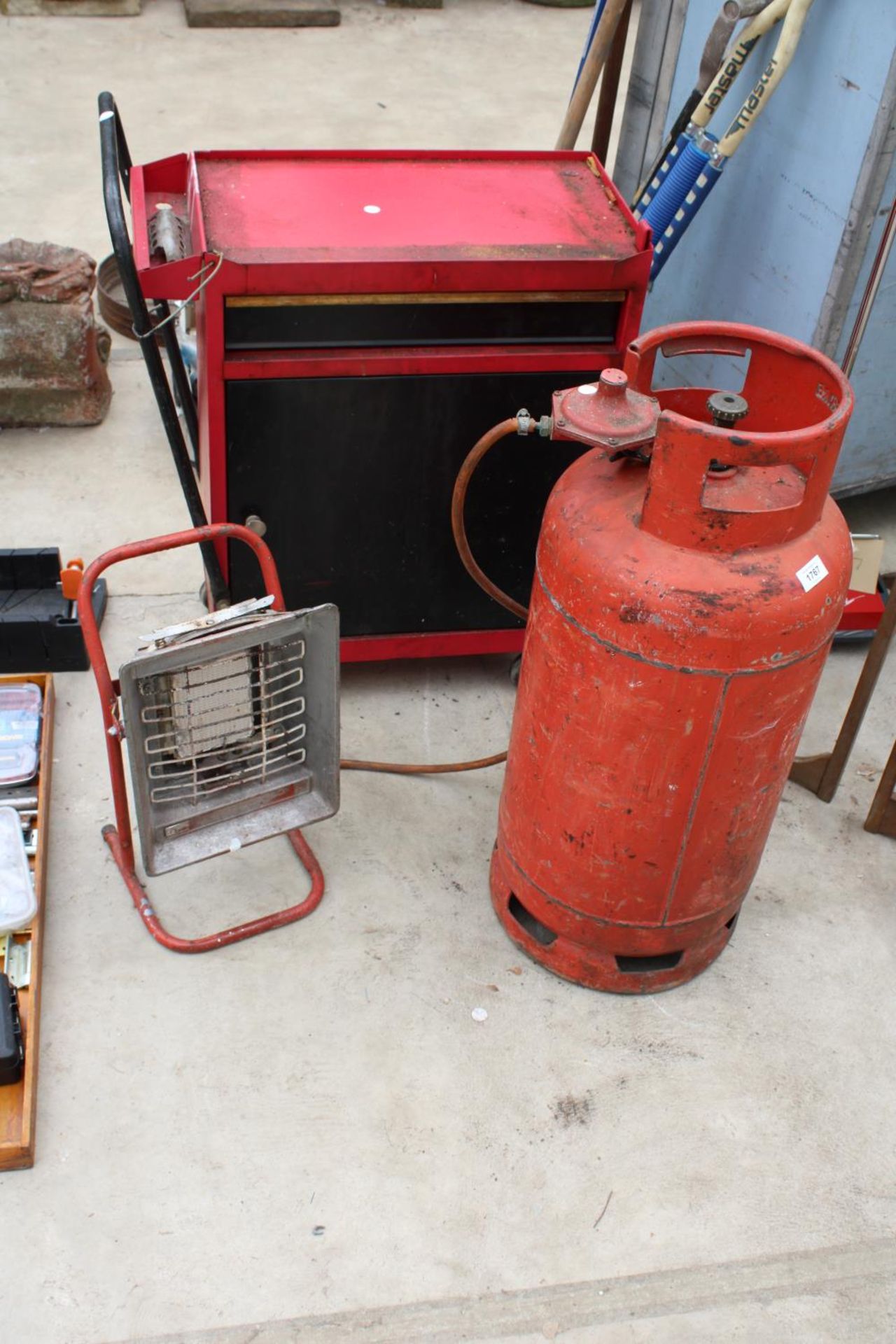 THREE ITEMS TO INCLUDE A GAS HEATER AND BOTTLE AND A WHEELED TOOL CHEST