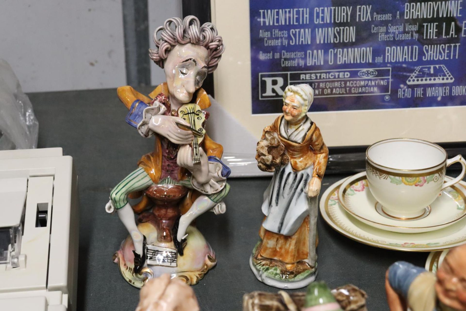 A QUANTITY OF CERAMIC FIGURES TO INCLUDE KELSBORO WARE - Image 4 of 4