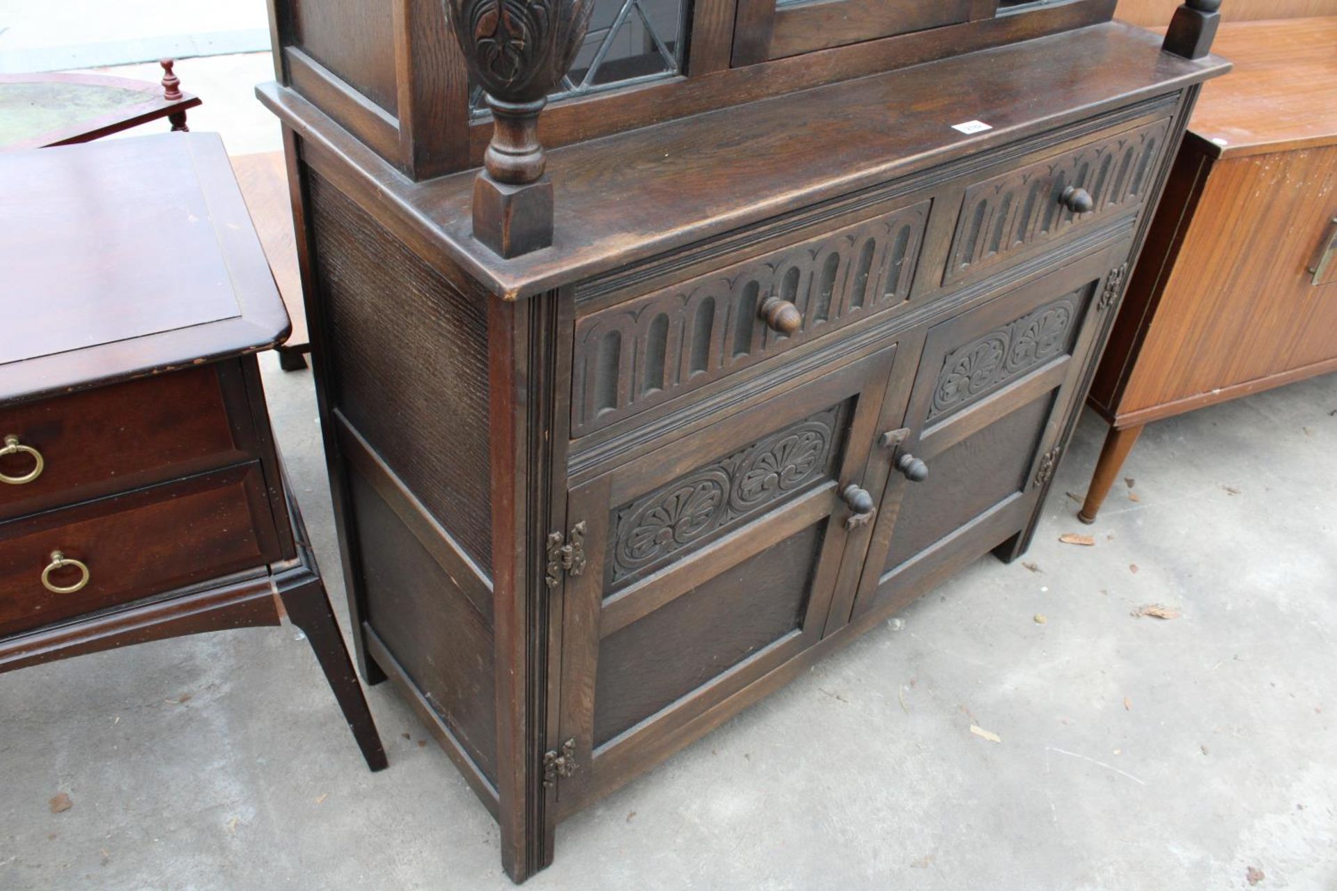 AN OAK JACOBEAN STYLE COURT CUPBOARD WITH GLAZED AND LEADED UPPER PORTION, 54" WIDE - Image 3 of 6