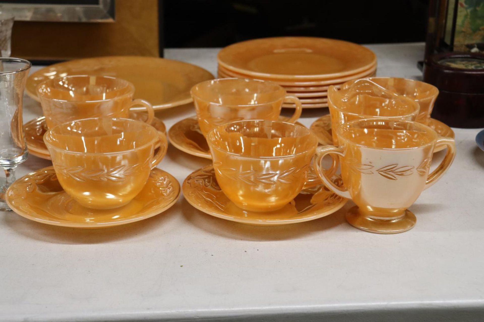 A VINTAGE PEACH LUSTRE, WITH LAUREL LEAF DECORATION TEASET TO INCLUDE PLATES, A SUGAR BOWL, CREAM - Image 2 of 5