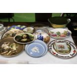 A COLLECTION OF 13 CABINET PLATES PLUS A LARGE ALFRED MEAKIN AND WREN BOWLS