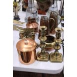 A MIXED LOT OF COPPER AND BRASSWARE TO INCLUDE CANDLE STICKS, WATERING CAN ETC